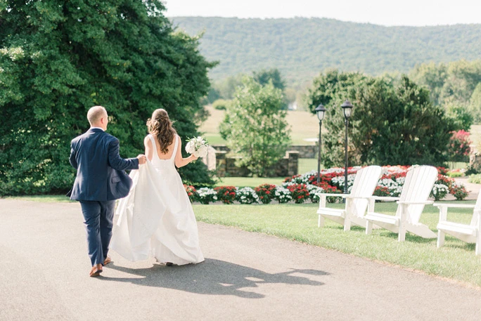 A classic and elegant wedding in Virginia featuring a Stella York wedding dress.