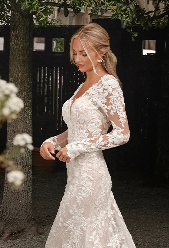 Bride wearing vintage-inspired lace wedding dress with trumpet skirt