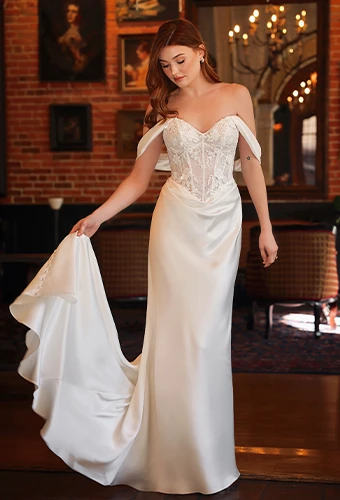 Corset fit-and-flare wedding dress with lace details and off-the-shoulder straps