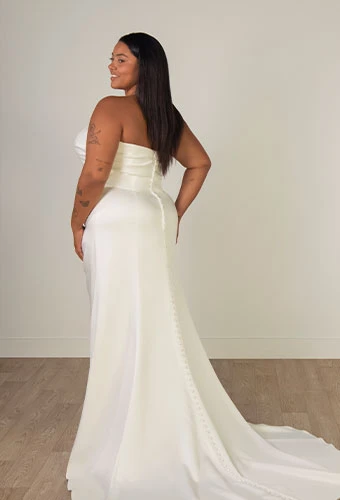 Plus size bride wearing strapless column wedding dress