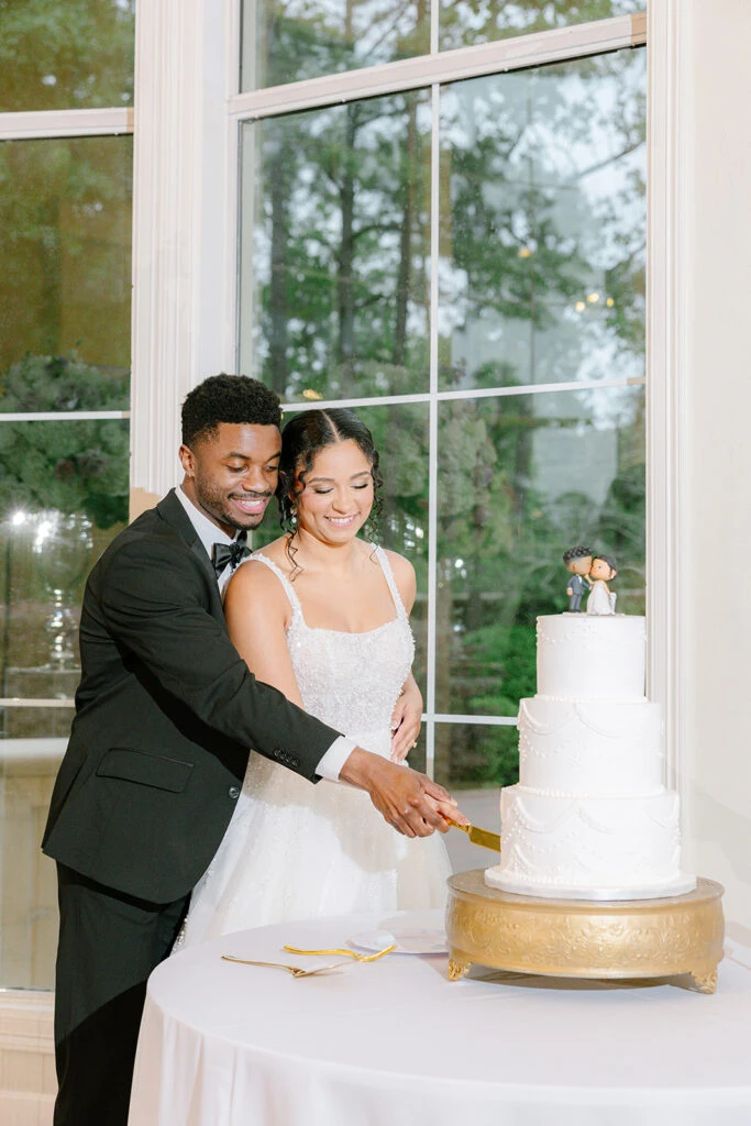 Real Bride Antonia and Pierry cutting their wedding cake