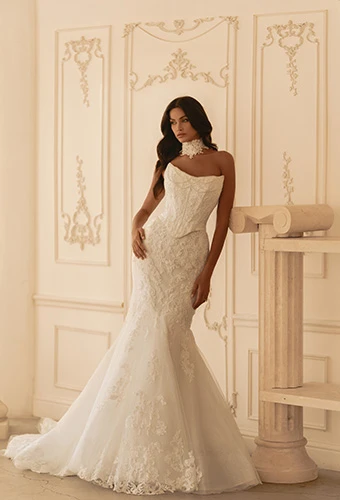Bride wearing two-piece trumpet gown with sleek bodice and tulle skirt, Martina Liana ML1950