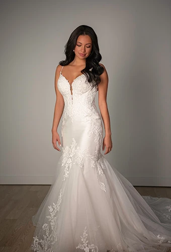 Bride wearing floral trumpet wedding dress with tulle skirt, Stella York SY8172