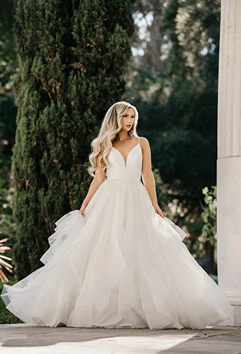 Bride wearing voluminous tulle ballgown with V-neckline, Stella York 6988