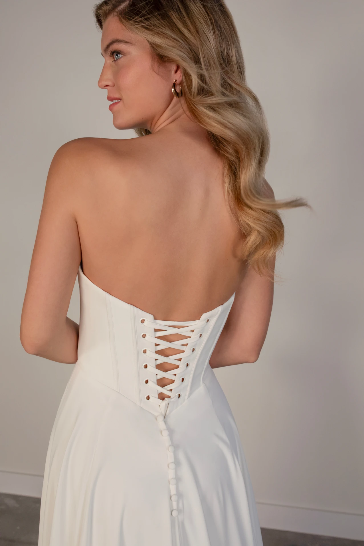 pa1363 Trägerloses A-Linien-Brautkleid aus Chiffon und Krepp  by Oxford Street