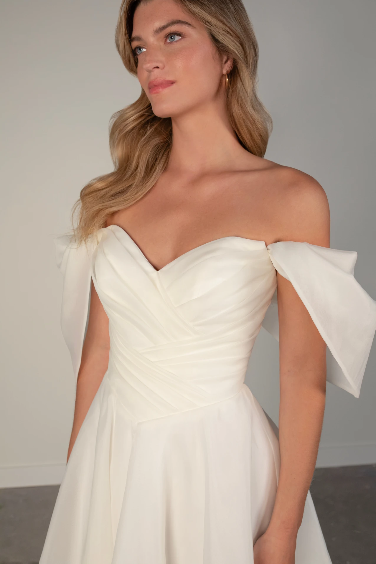 pa1370 Schulterfreies A-Linien-Brautkleid mit tiefer Taille  by Oxford Street