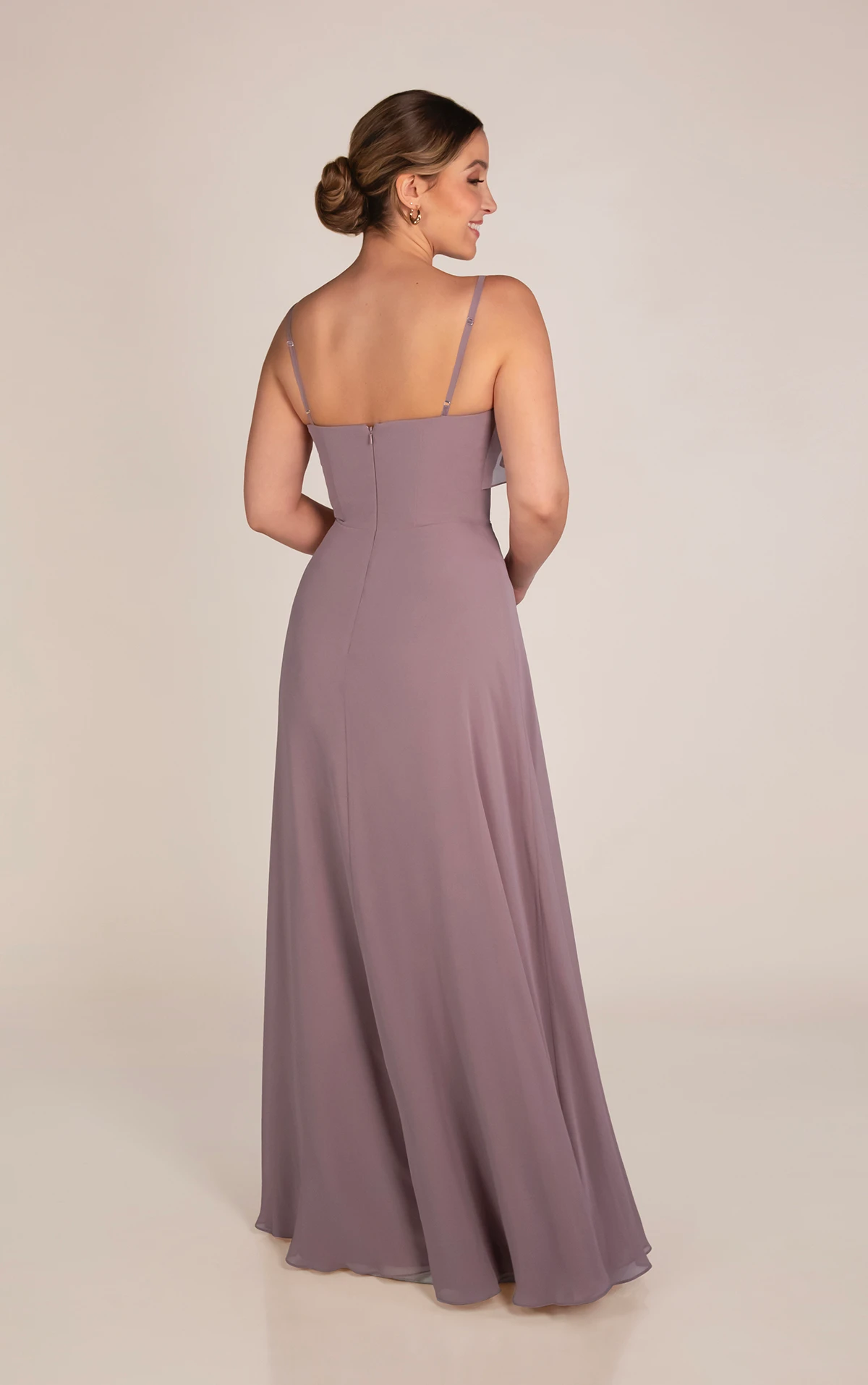 9906 Klassisches Bruatjungfernkleid aus Chiffon in A-Linie mit Rüschendetail und Spaghetti-Trägern  by Sorella Vita