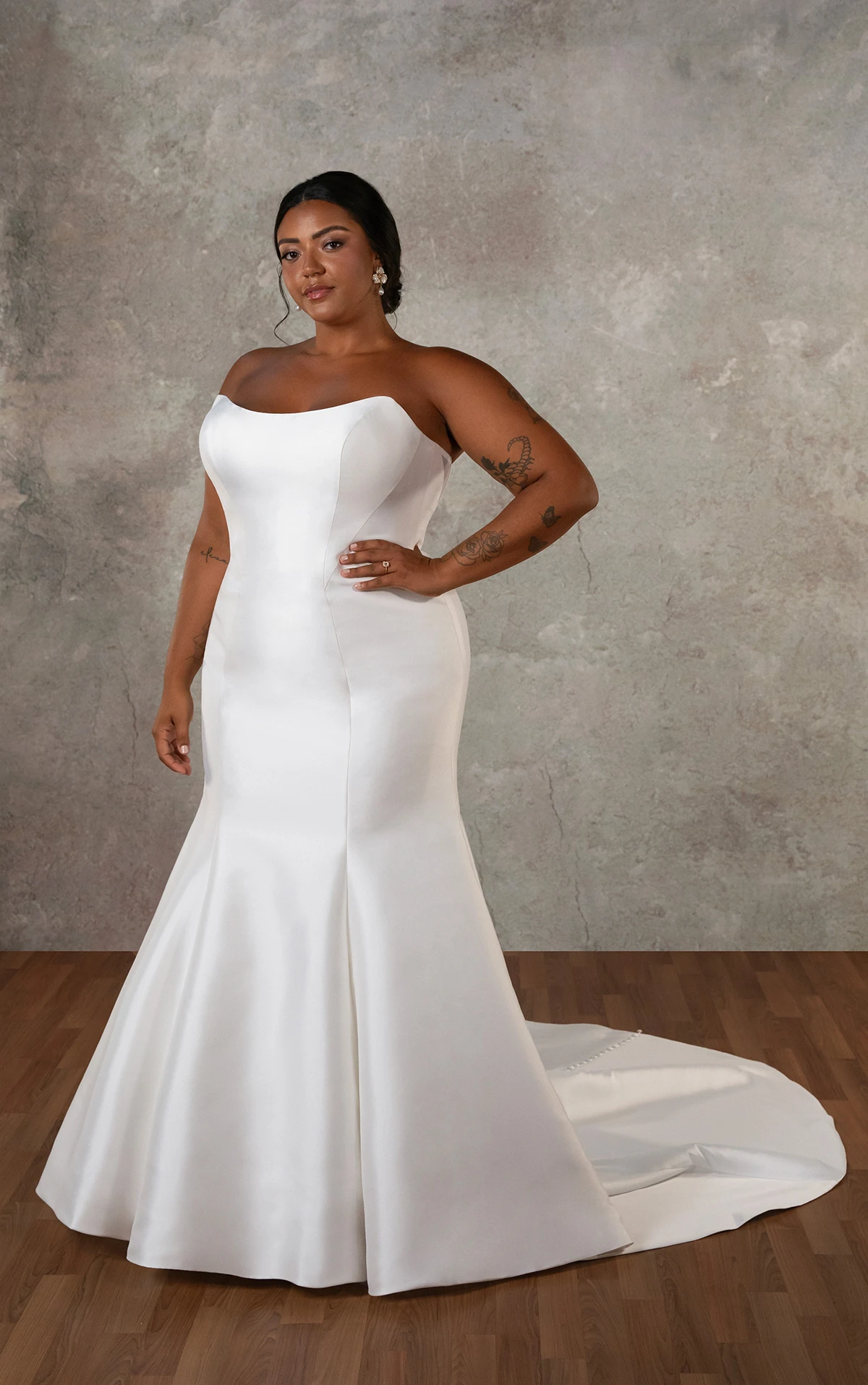d4257+ Fit-and-Flare-Brautkleid in Übergröße mit Cat-Eye-Ausschnitt  by Essense of Australia