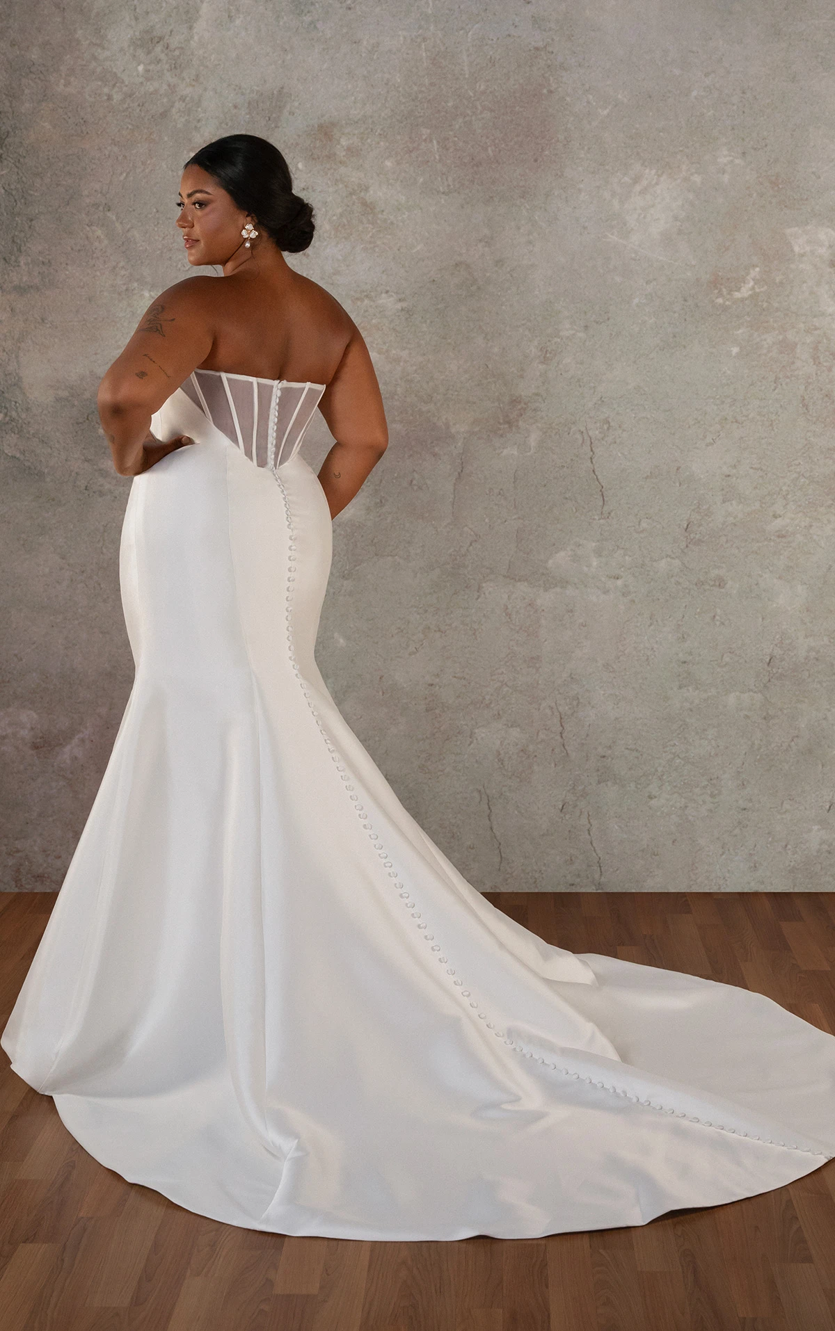 d4257+ Fit-and-Flare-Brautkleid in Übergröße mit Cat-Eye-Ausschnitt  by Essense of Australia