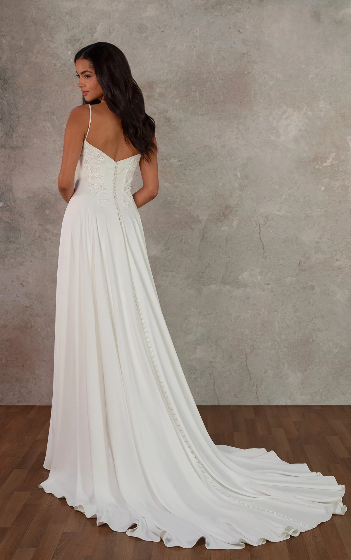 d4312 Modernes A-Linien-Brautkleid mit drapiertem Ausschnitt und hohem Beinschlitz  by Essense of Australia