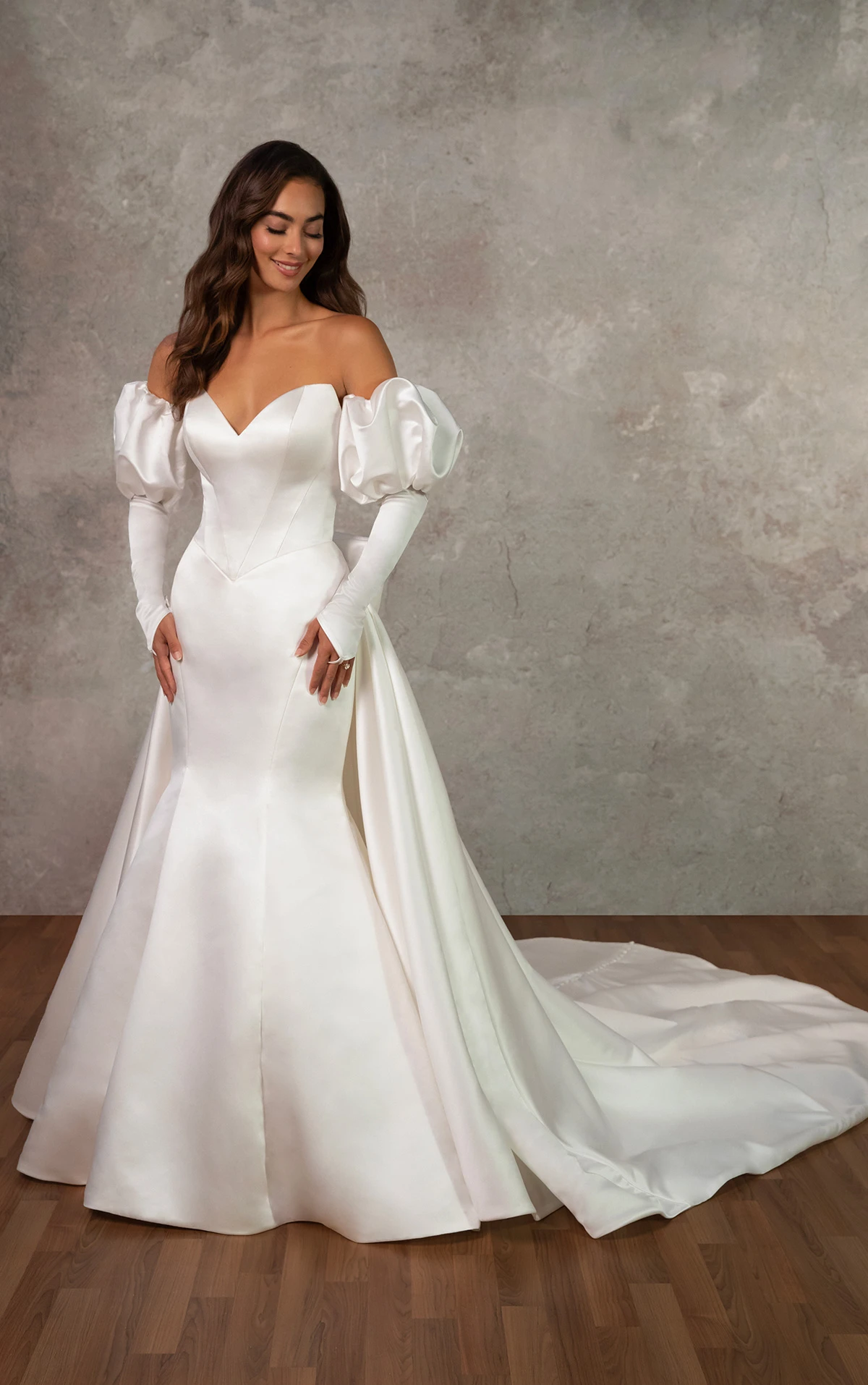 d4369 Trägerloses Fit-and-Flare-Brautkleid aus Grand Satin mit Schleife am Rücken  by Essense of Australia