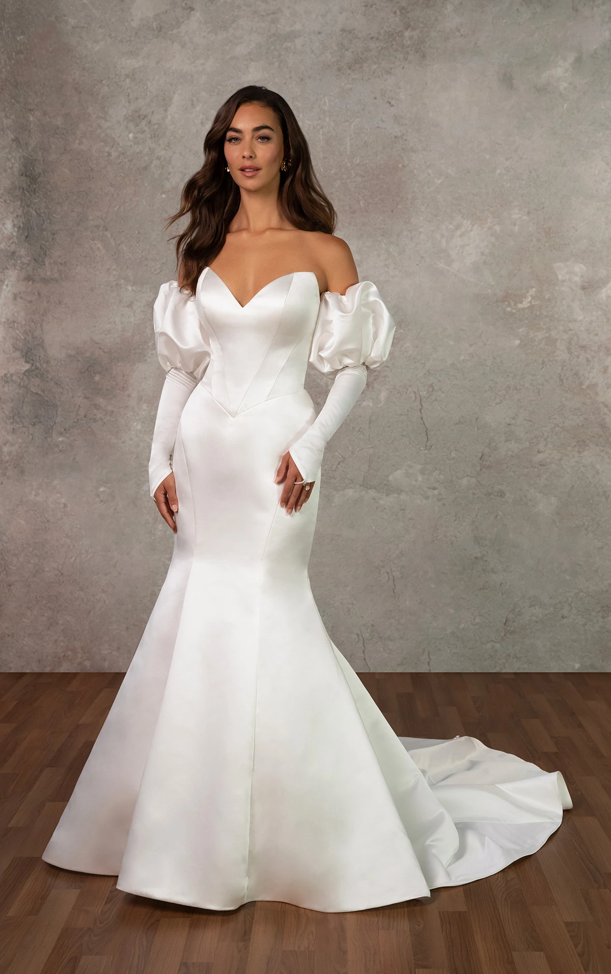 d4369 Trägerloses Fit-and-Flare-Brautkleid aus Grand Satin mit Schleife am Rücken  by Essense of Australia