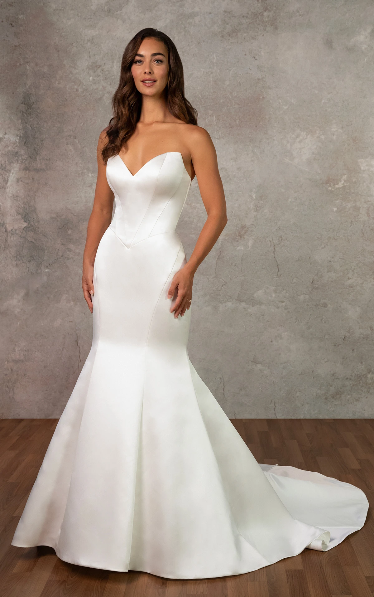 d4369 Trägerloses Fit-and-Flare-Brautkleid aus Grand Satin mit Schleife am Rücken  by Essense of Australia