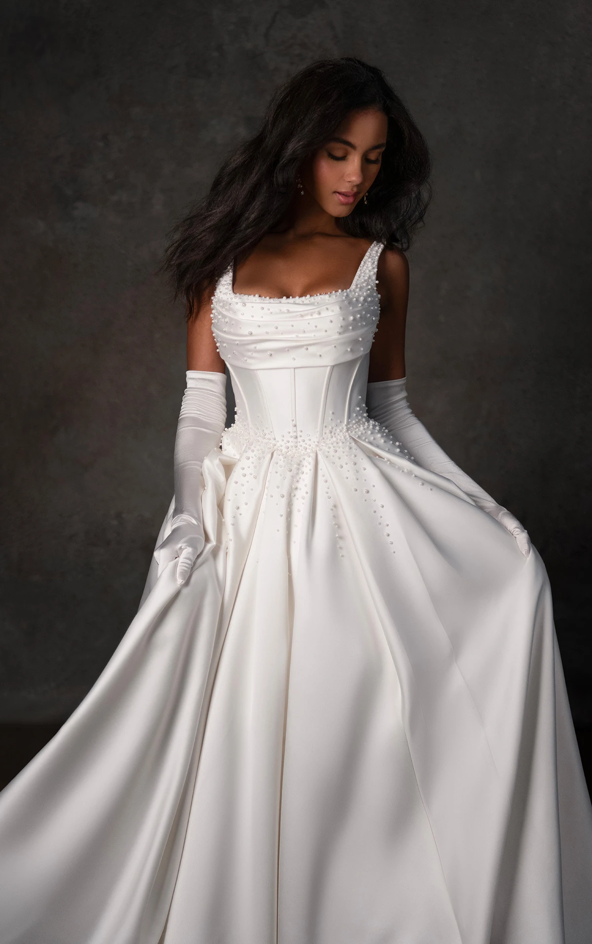 d4418 Ball-Brautkleid aus Mikado mit drapiertem Ausschnitt und perlenbesetzten Details  by Essense of Australia