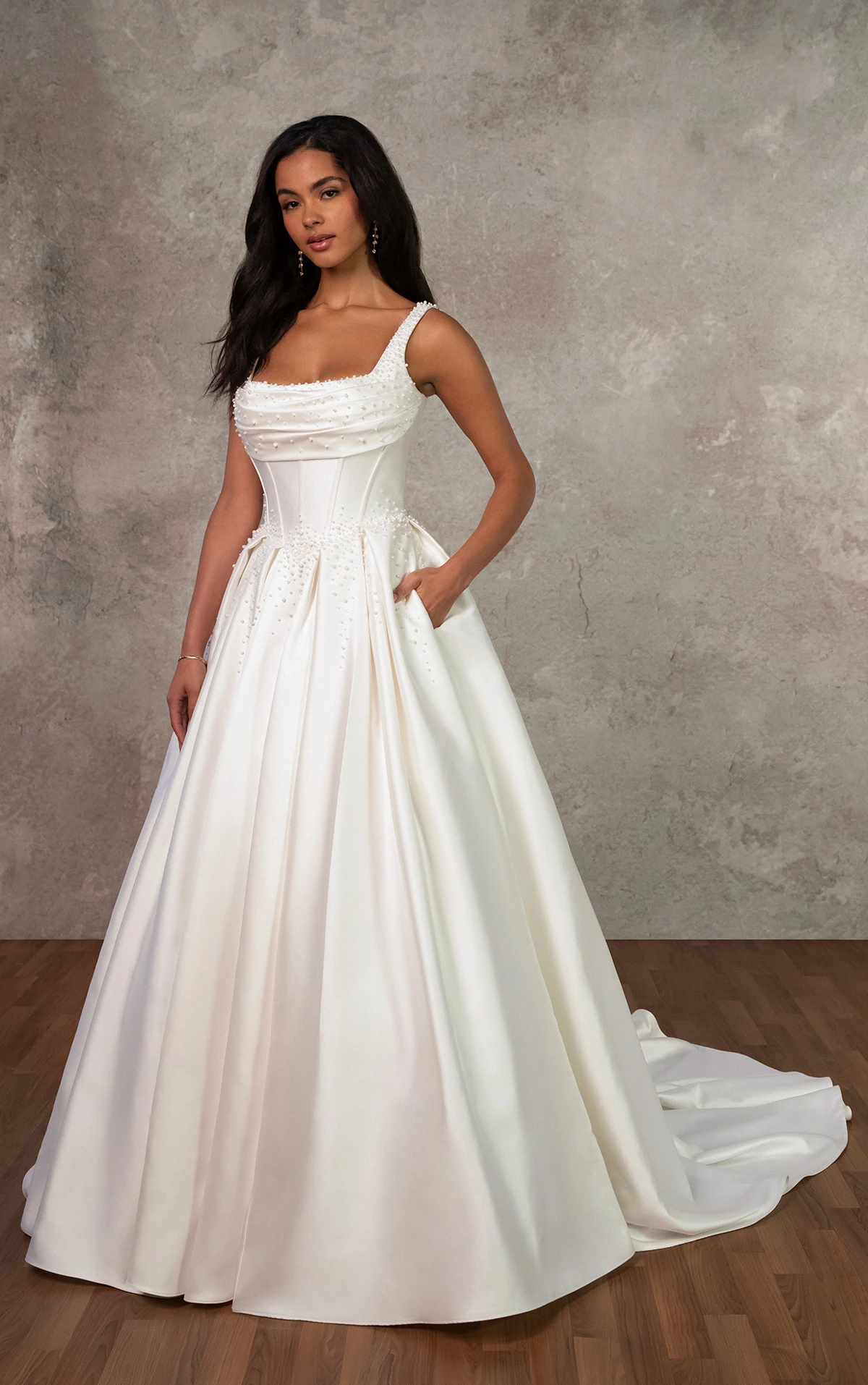d4418 Ball-Brautkleid aus Mikado mit drapiertem Ausschnitt und perlenbesetzten Details  by Essense of Australia
