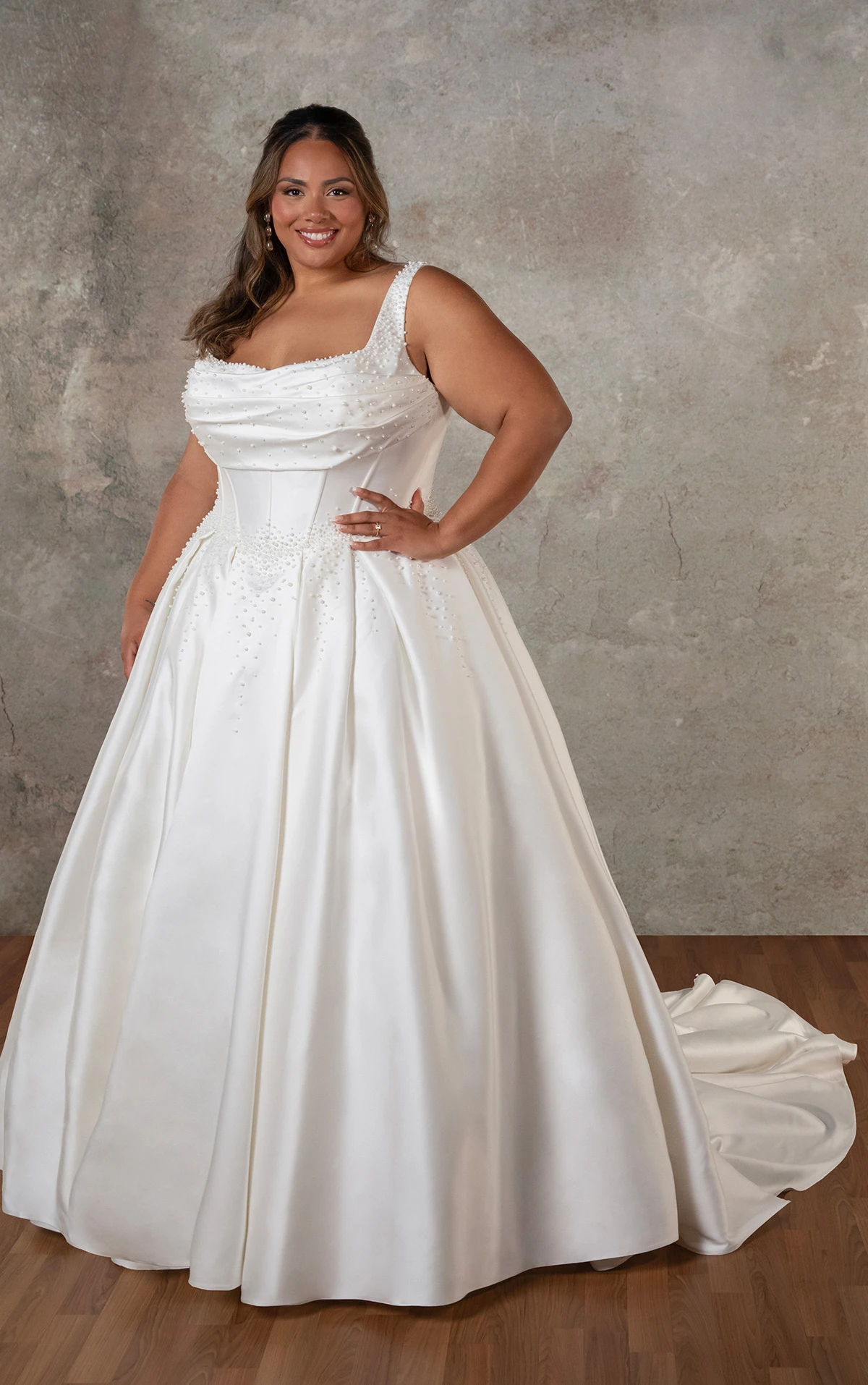 d4418+ Ball-Brautkleid in Übergröße aus Mikado mit drapiertem Ausschnitt und perlenbesetzten Details  by Essense of Australia