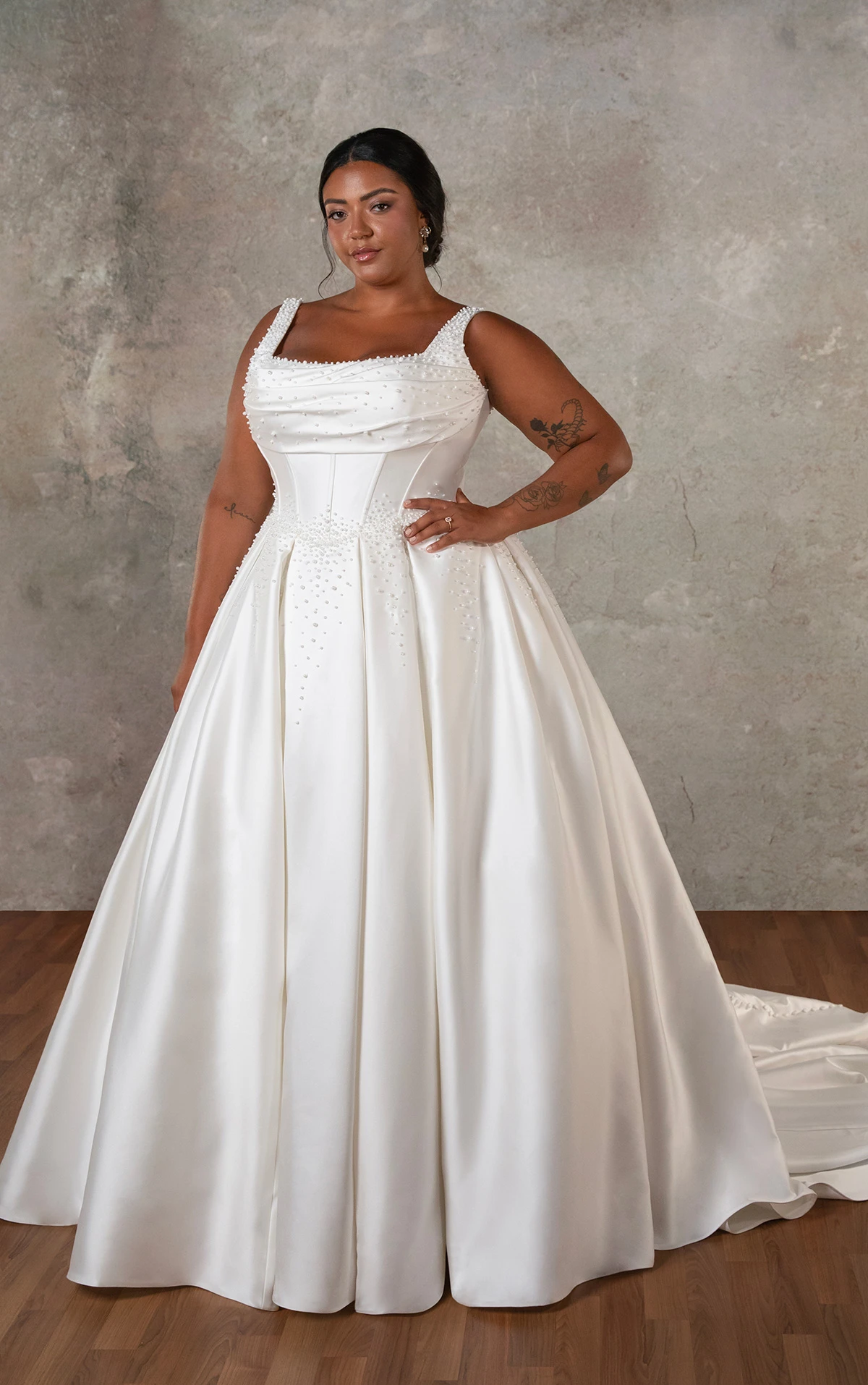 d4418+ Ball-Brautkleid in Übergröße aus Mikado mit drapiertem Ausschnitt und perlenbesetzten Details  by Essense of Australia