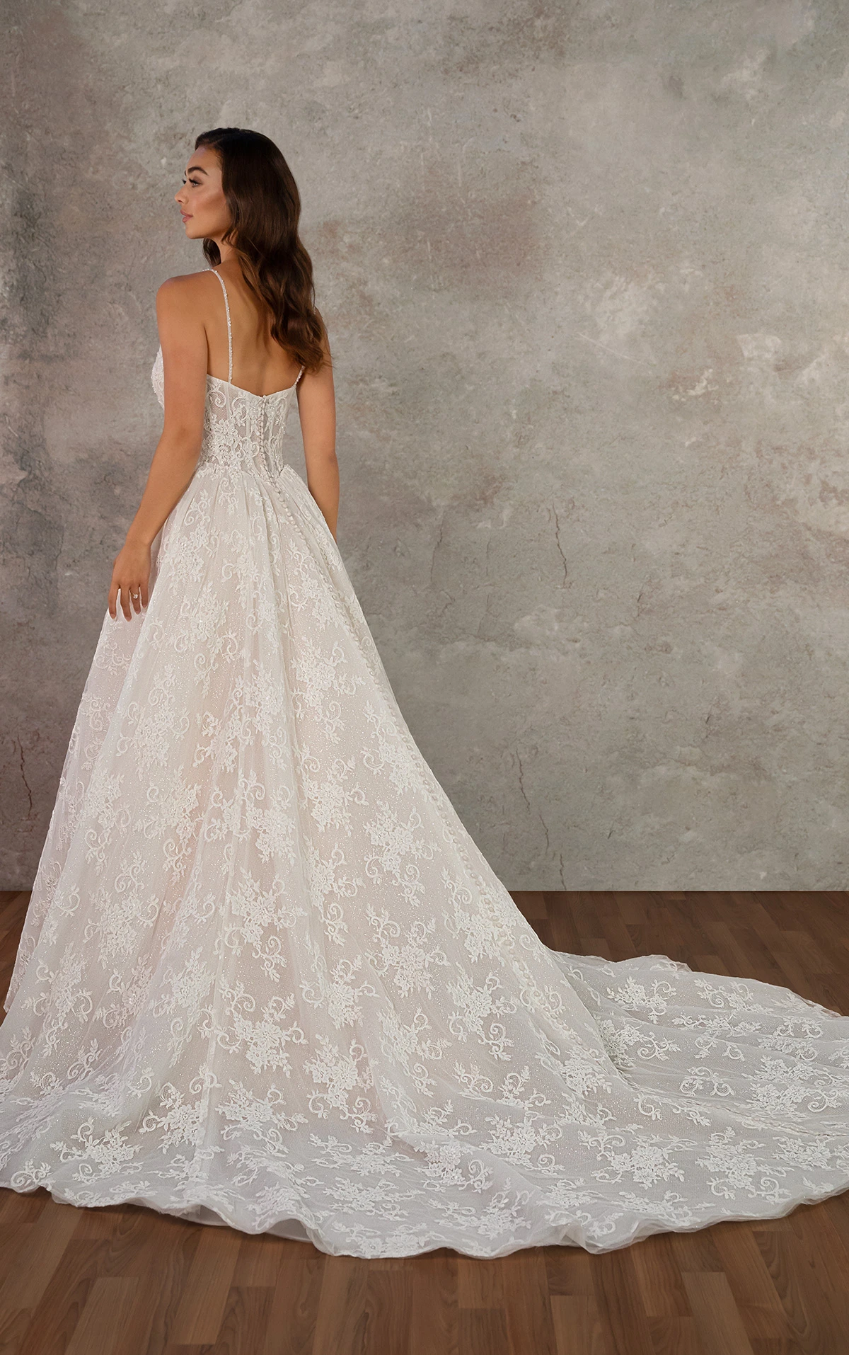 d4425 A-Linien-Ball-Brautkleid aus Spitze mit herzförmigem Ausschnitt und Spaghettiträgern  by Essense of Australia