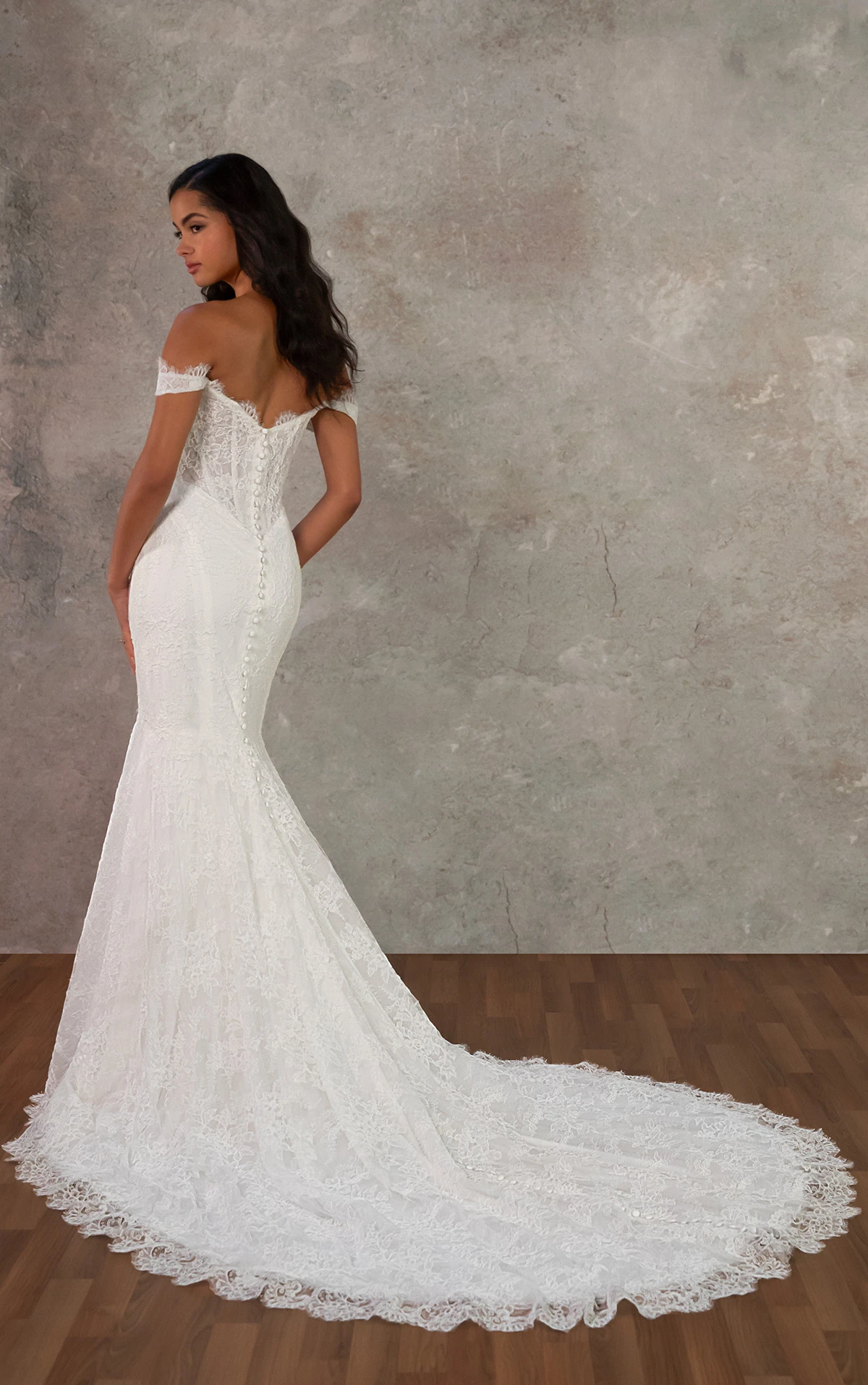 d4456 Fit-and-Flare-Brautkleid aus Spitze und Tüll mit wellenförmigem Ausschnitt und V-Rückenausschnitt  by Essense of Australia