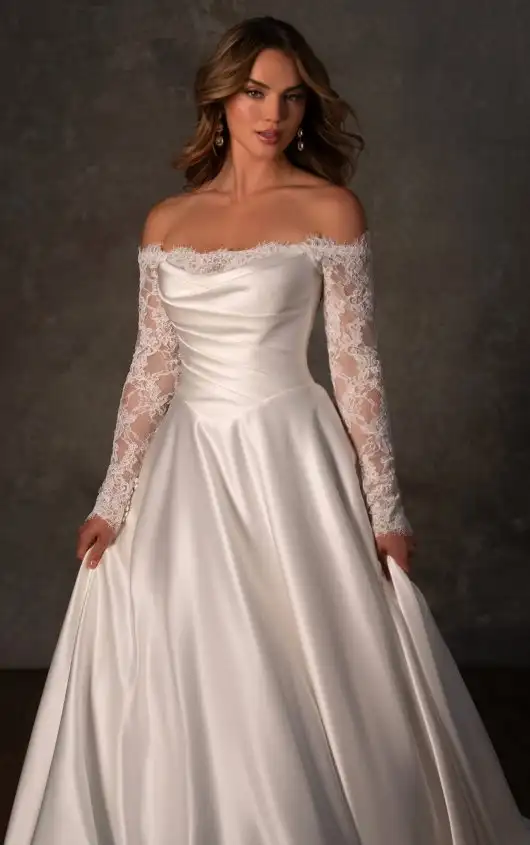 A-Linien-Brautkleid aus mehrschichtiger Spitze und Satin mit gewickeltem Oberteil, D4457, by Essense of Australia alternate image