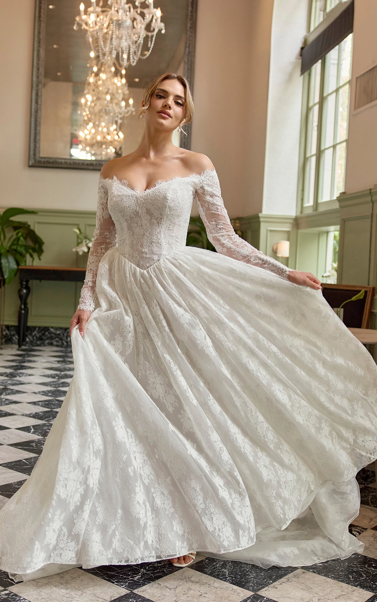 d4466 Schulterfreies A-Linien-Brautkleid aus Spitze mit Hüftvolumen und herzförmigem Ausschnitt  by Essense of Australia