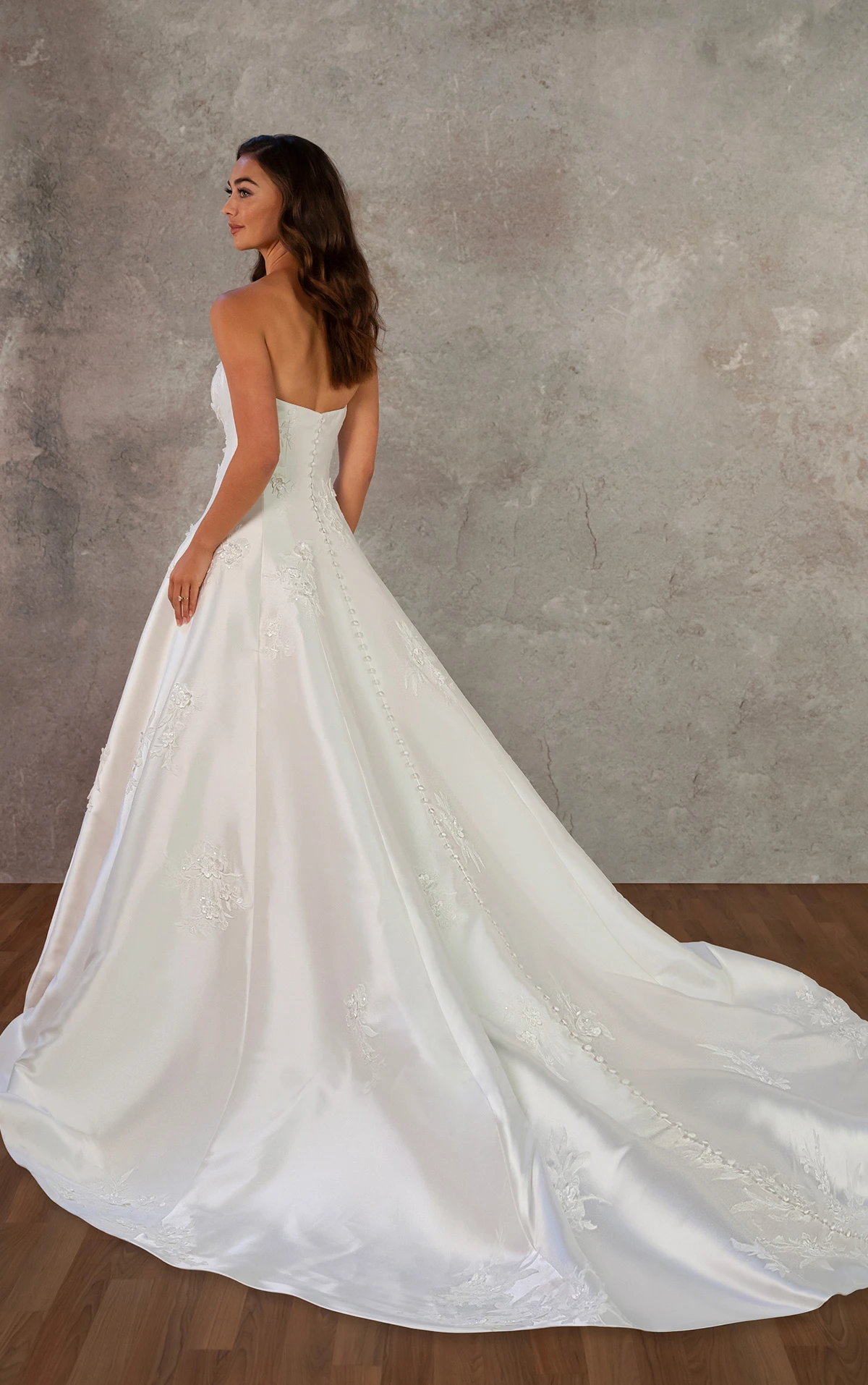 d4479 Trägerloses A-Linien-Brautkleid aus Shell-Mikado mit Spitze und Hüftvolumen  by Essense of Australia