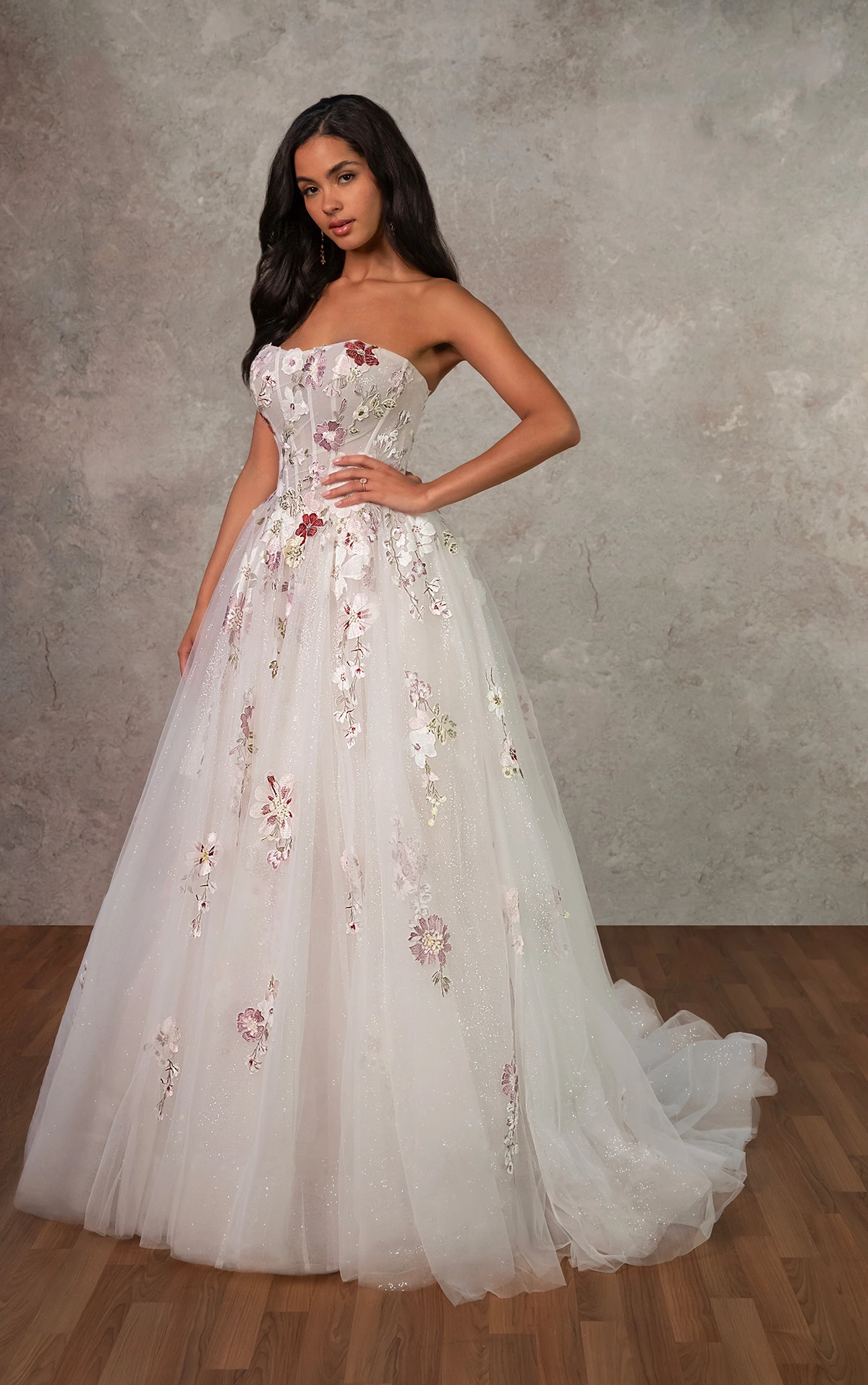 d4482 Trägerloses A-Linien-Brautkleid aus Glitzertüll mit farbiger, bestickter Spitze  by Essense of Australia