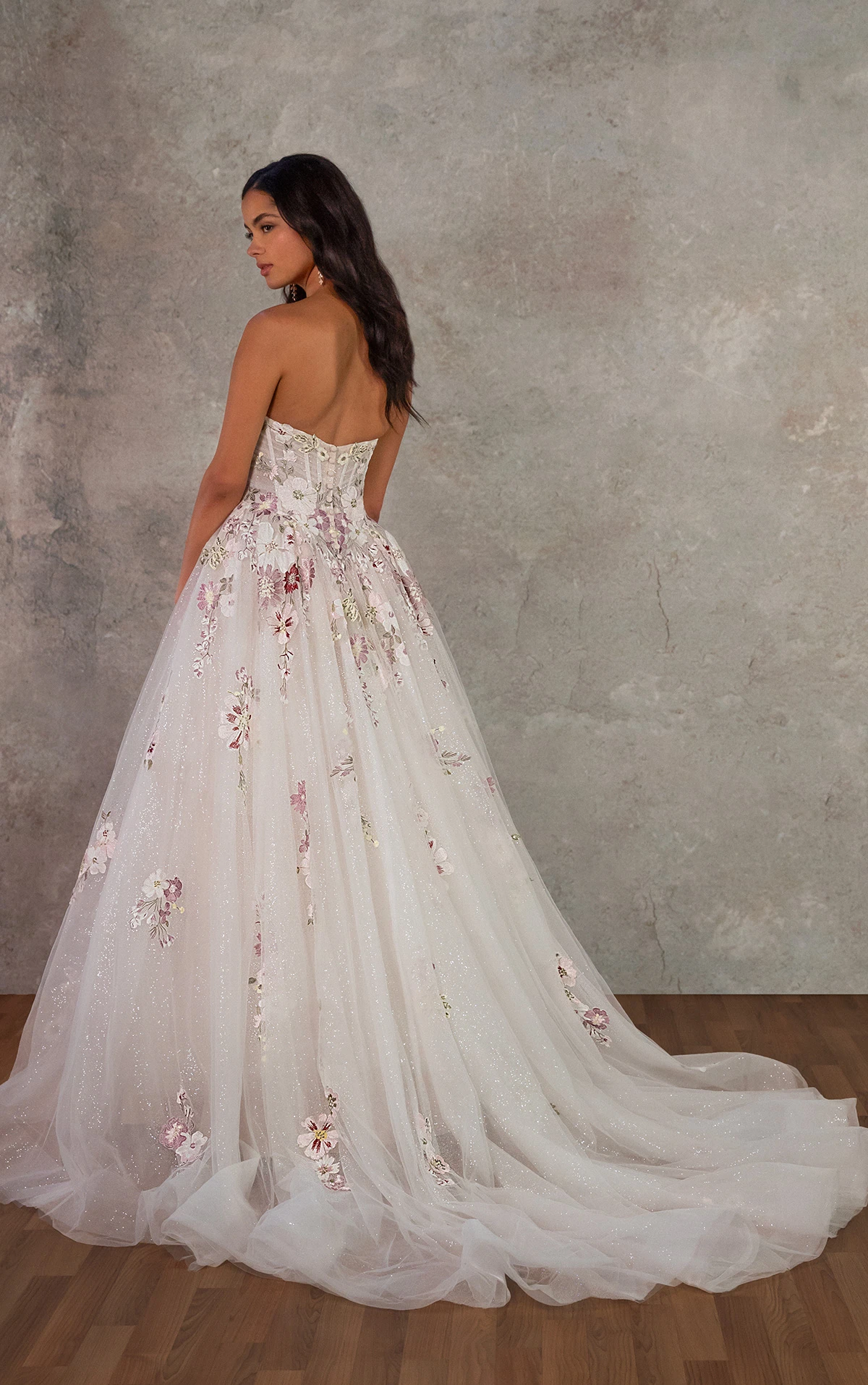 d4482 Trägerloses A-Linien-Brautkleid aus Glitzertüll mit farbiger, bestickter Spitze  by Essense of Australia