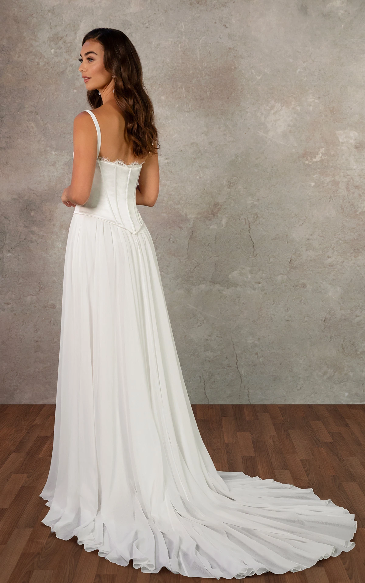 d4483 Zweiteiliges A-Linien-Brautkleid aus Spitze und Chiffon mit trägerlosem Oberteil  by Essense of Australia