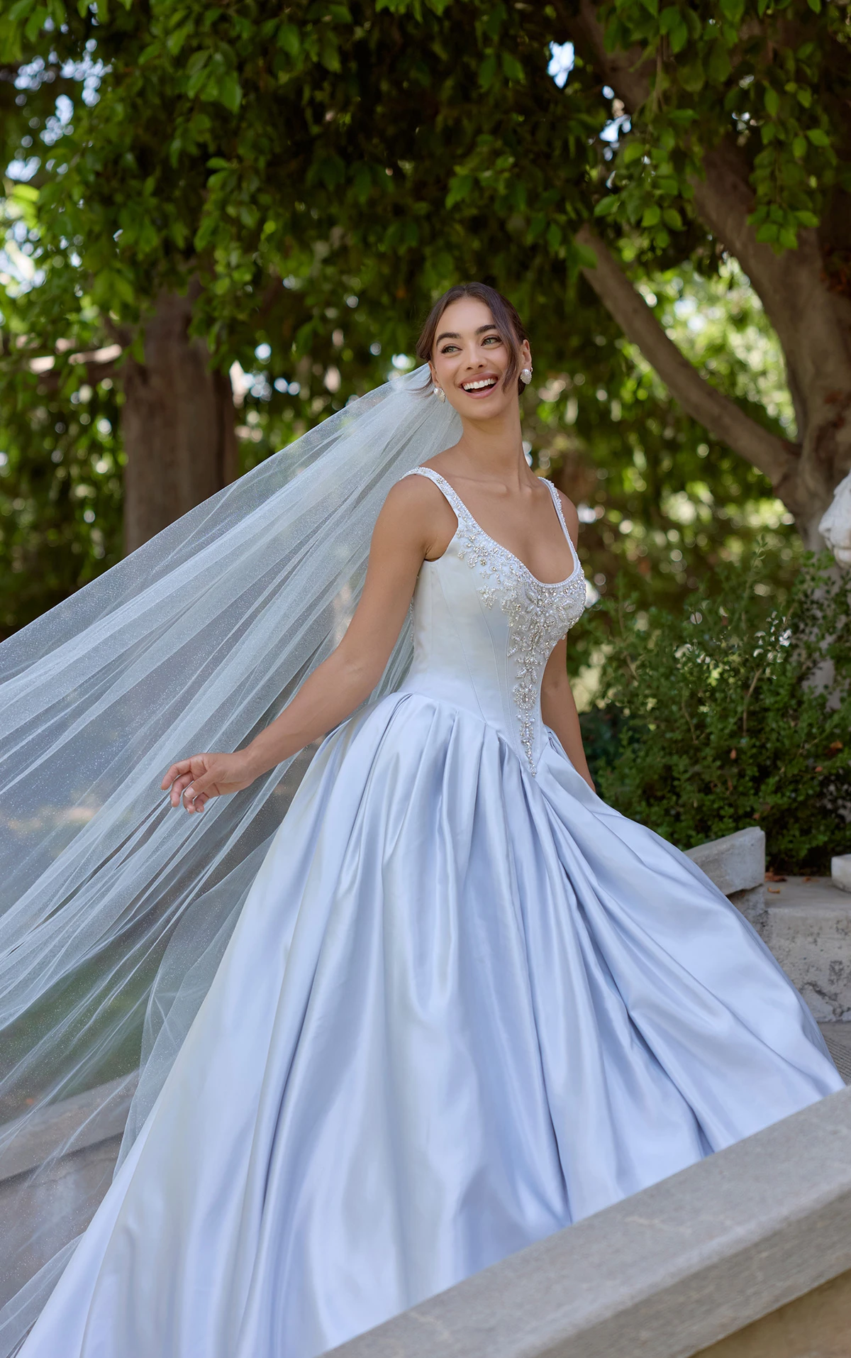 d4485 Ball-Brautkleid aus Satin mit silberverziertem Oberteil und Baskentaille  by Essense of Australia
