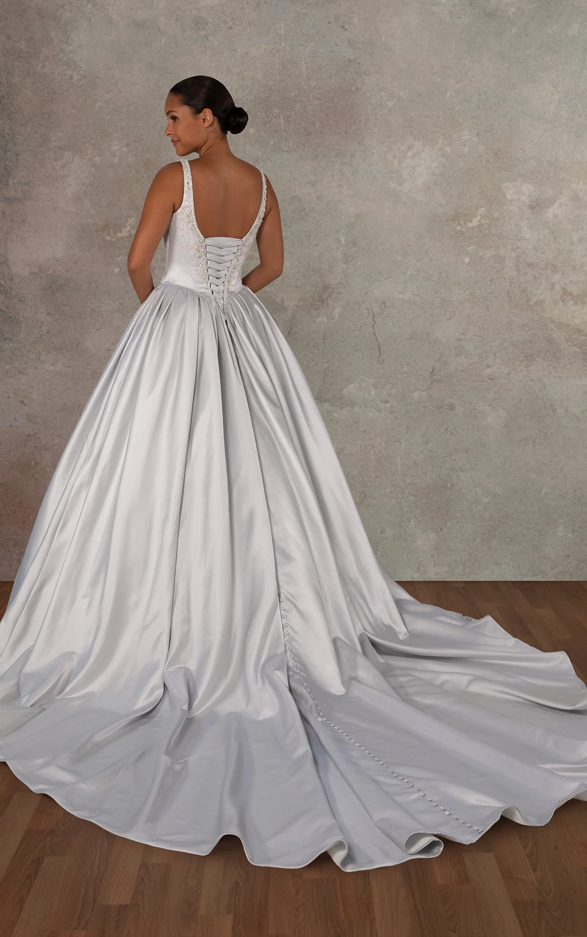 d4485 Ball-Brautkleid aus Satin mit silberverziertem Oberteil und Baskentaille  by Essense of Australia