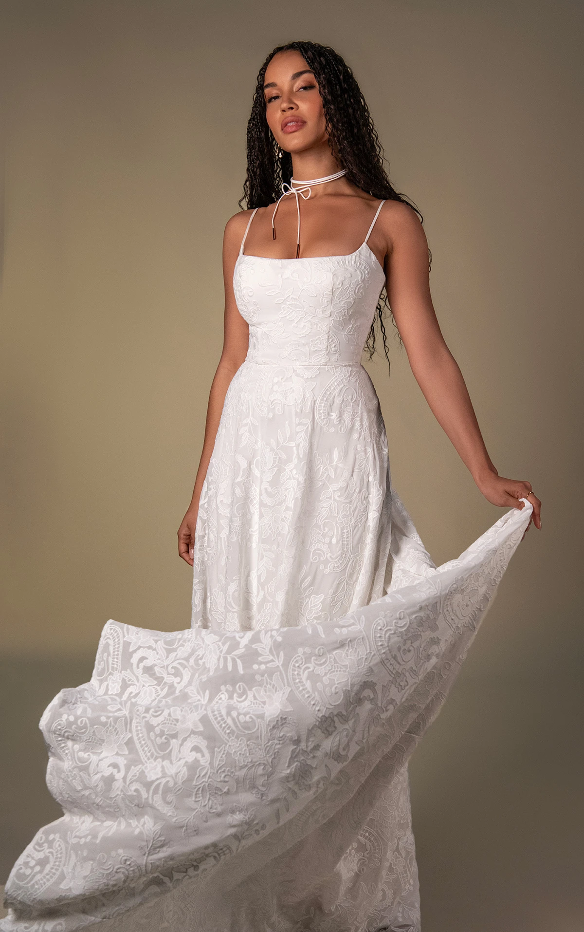 destin Zartes A-Linien-Brautkleid aus Spitze mit Rundhalsausschnitt und Spaghetti-Trägern by All Who Wander