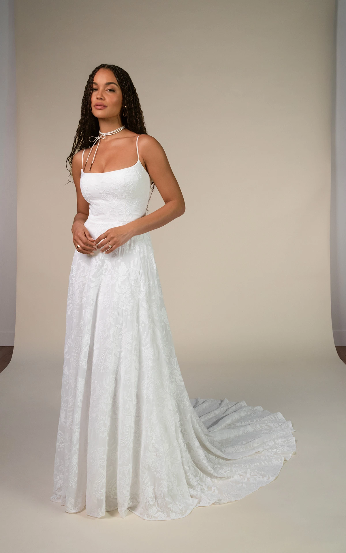 destin Zartes A-Linien-Brautkleid aus Spitze mit Rundhalsausschnitt und Spaghetti-Trägern by All Who Wander
