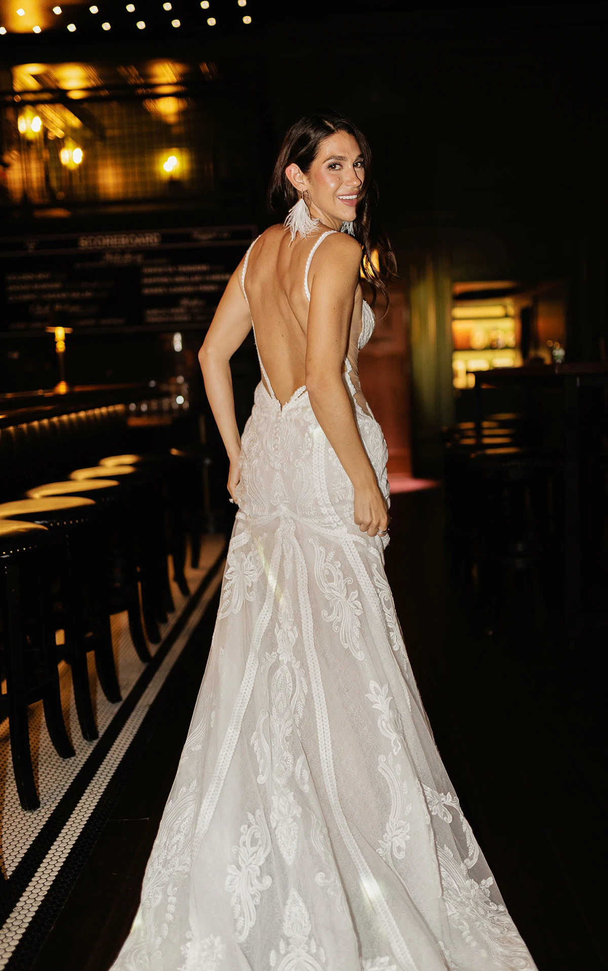 esra Boho-Fit-and-Flare-Brautkleid aus Spitze mit seitlichen Cutouts und tiefem Rückenausschnitt by All Who Wander