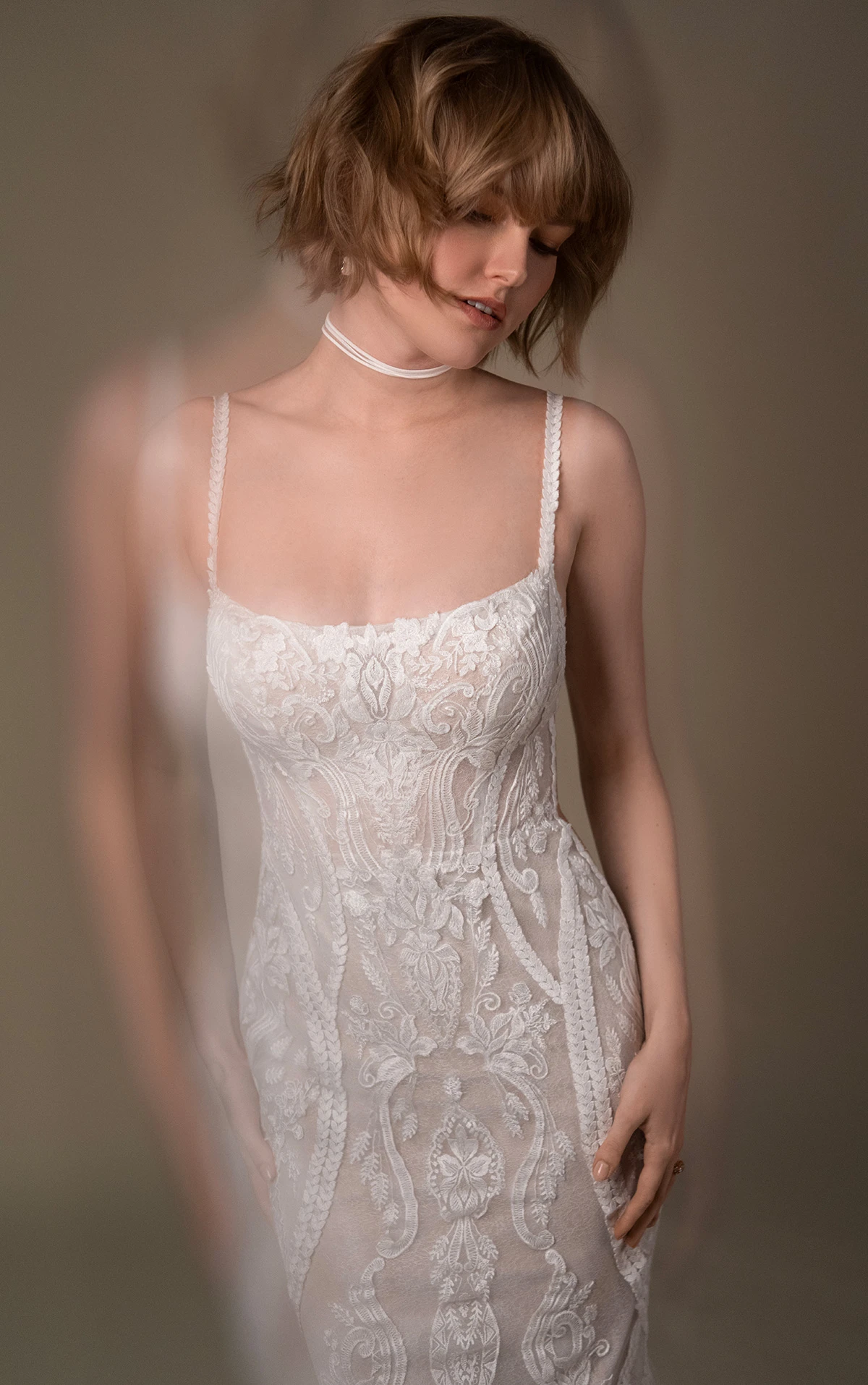 esra Boho-Fit-and-Flare-Brautkleid aus Spitze mit seitlichen Cutouts und tiefem Rückenausschnitt by All Who Wander