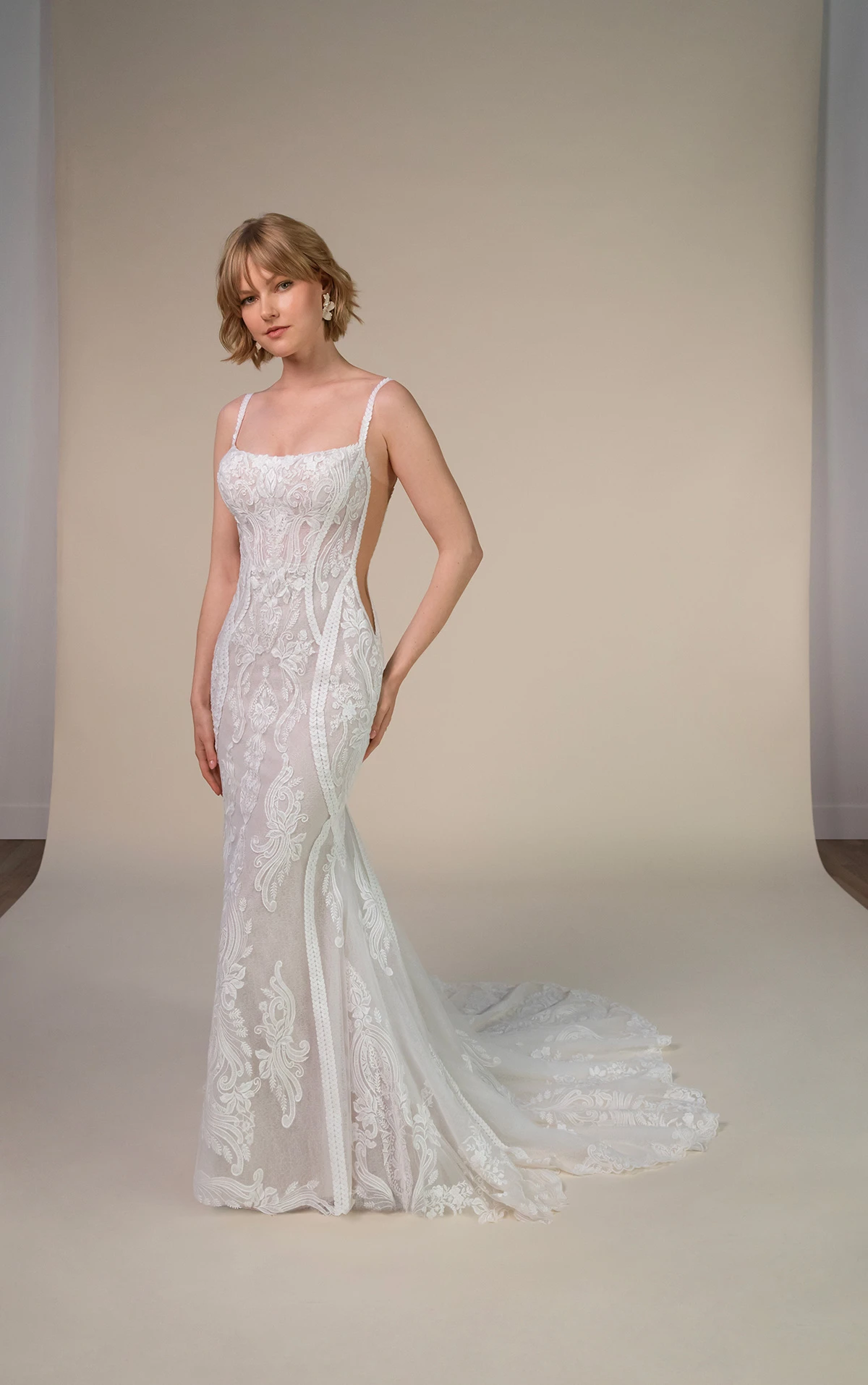 esra Boho-Fit-and-Flare-Brautkleid aus Spitze mit seitlichen Cutouts und tiefem Rückenausschnitt by All Who Wander