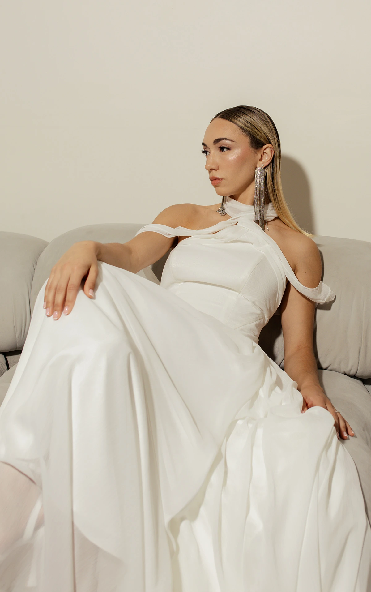 falon A-Linien-Brautkleid aus Chiffon mit Asymmetrischen hohem Ausschnitt und tiefer Taille by All Who Wander