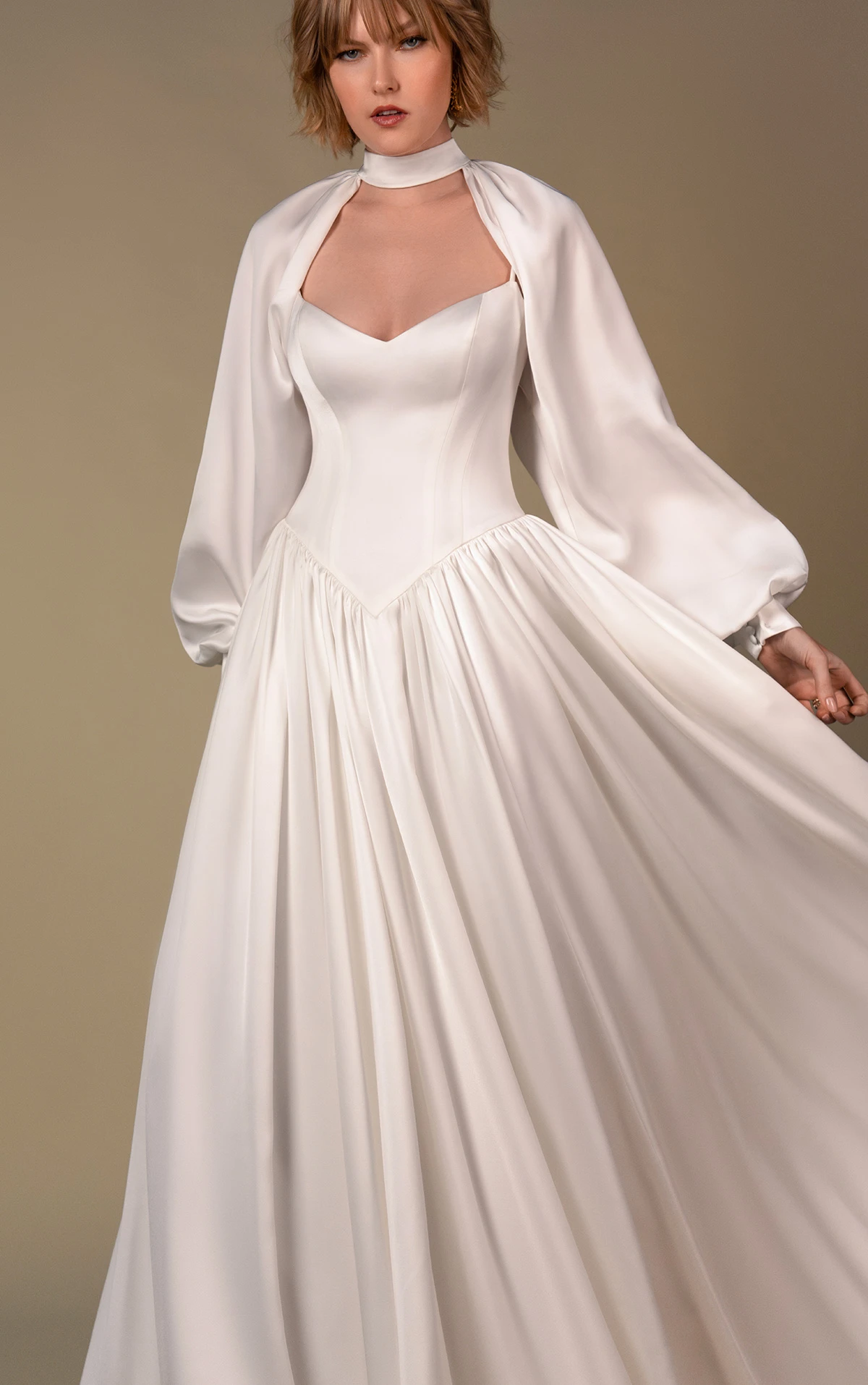 keira A-Linien-Brautkleid aus Satin mit herzförmigem Ausschnitt und Baskentaille by All Who Wander