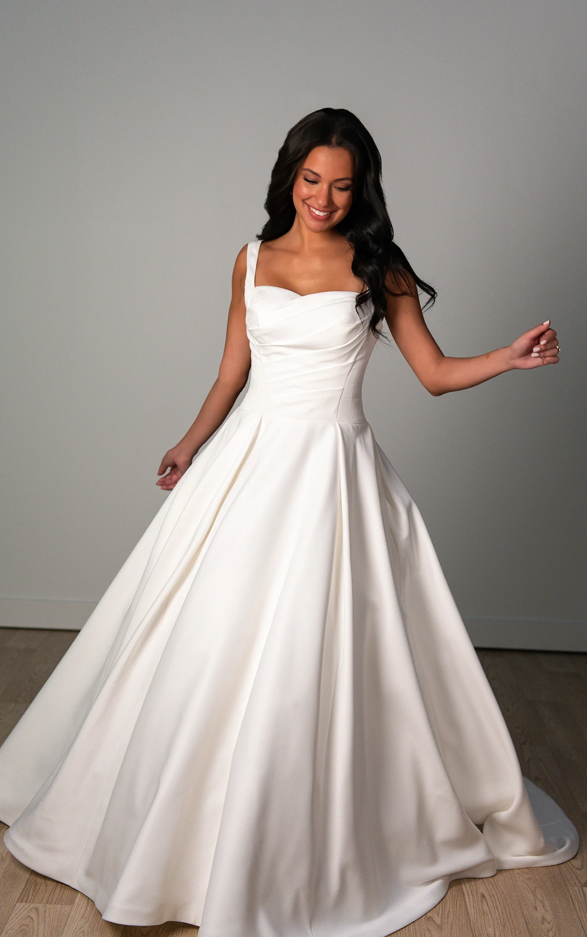 Zeitloses A-Linien-Brautkleid aus Satin mit herzförmigem Ausschnitt und gerafftem Oberteil, SY8178, byStella York