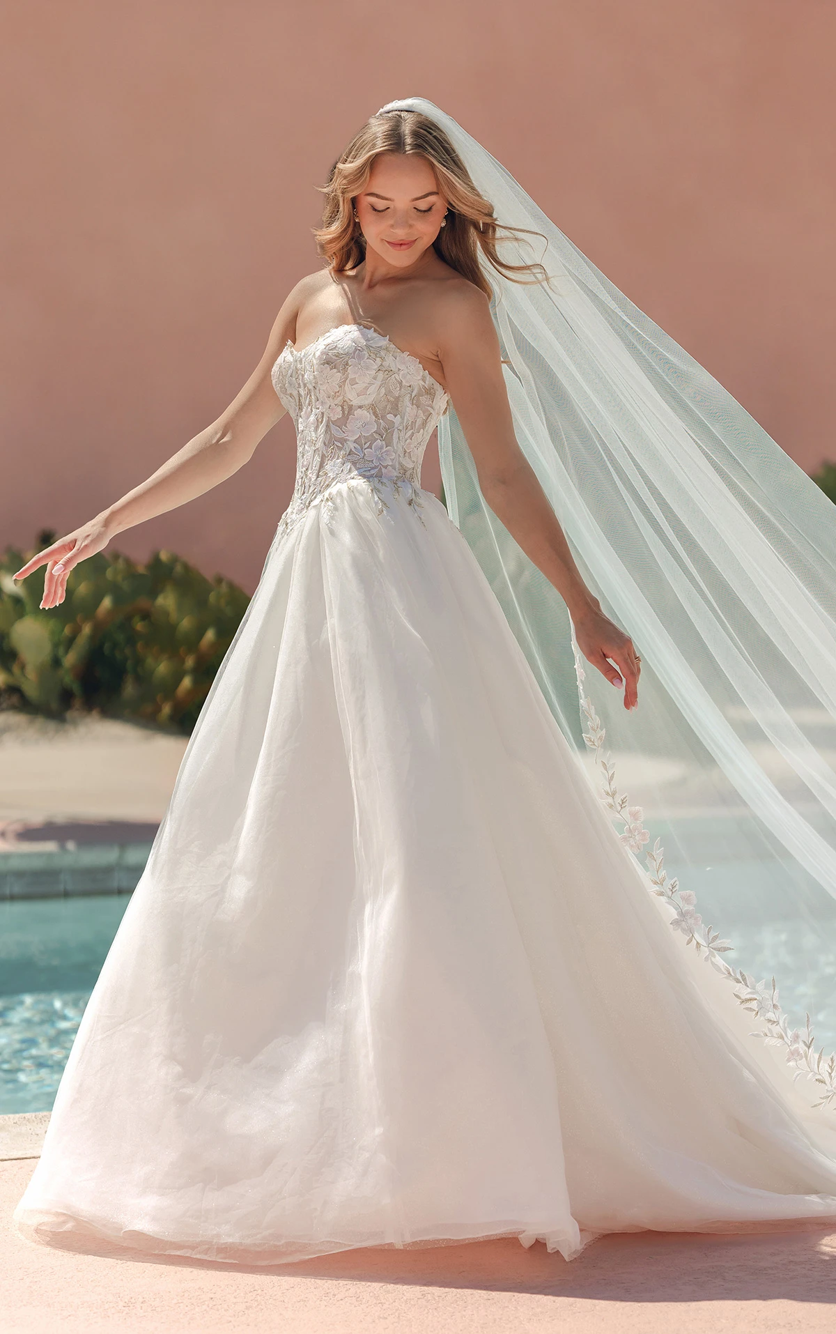 sy8181 Trägerloses Ball-Brautkleid mit transparentem Oberteil und Cutouts mit Spitzenapplikationen  by Stella York