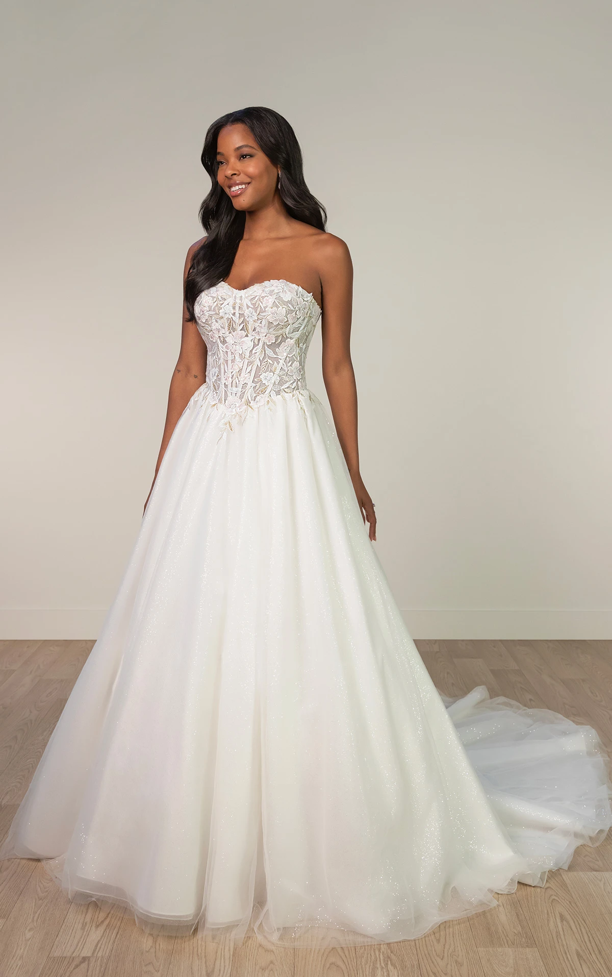 sy8181 Trägerloses Ball-Brautkleid mit transparentem Oberteil und Cutouts mit Spitzenapplikationen  by Stella York