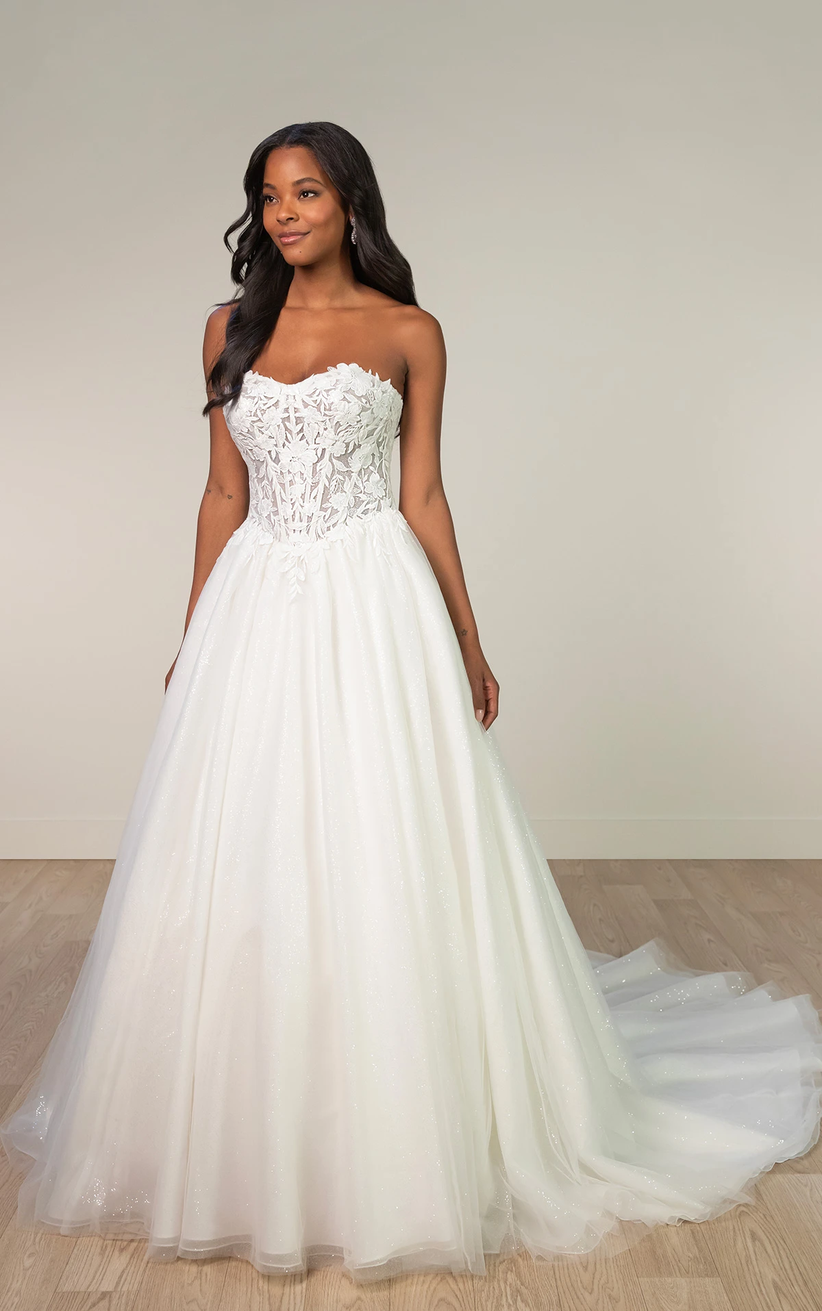 sy8181 Trägerloses Ball-Brautkleid mit transparentem Oberteil und Cutouts mit Spitzenapplikationen  by Stella York