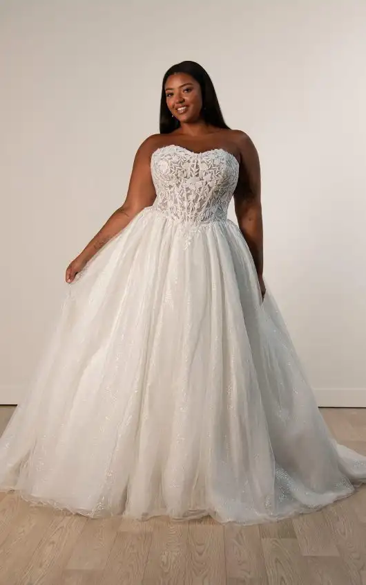 Trägerloses Ball-Brautkleid in Übergröße mit transparentem Oberteil und Cutouts mit Spitzenapplikationen, SY8181+, by Stella York