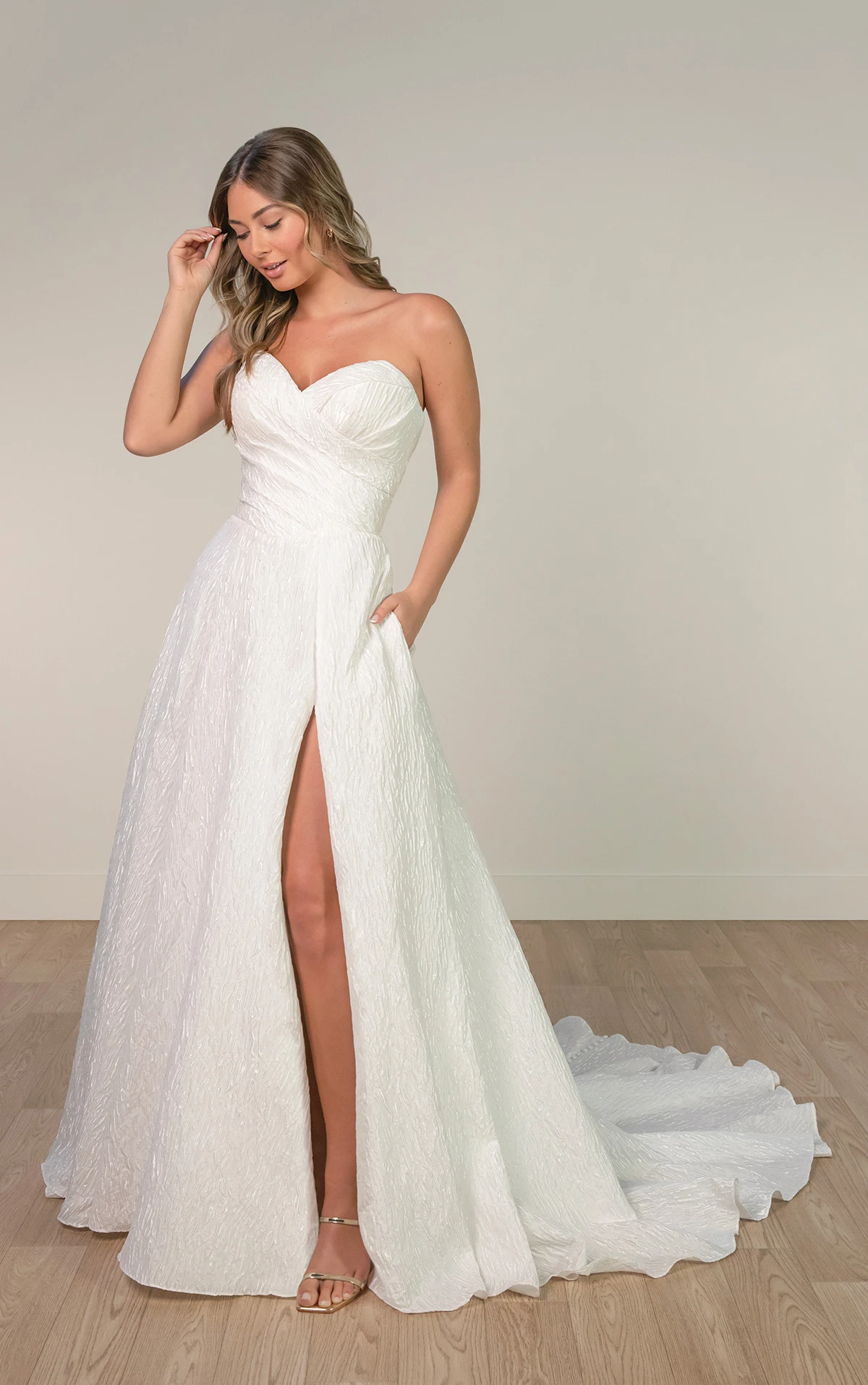 sy8191 A-Linien-Brautkleid mit herzförmigem Ausschnitt und hohem Beinschlitz  by Stella York