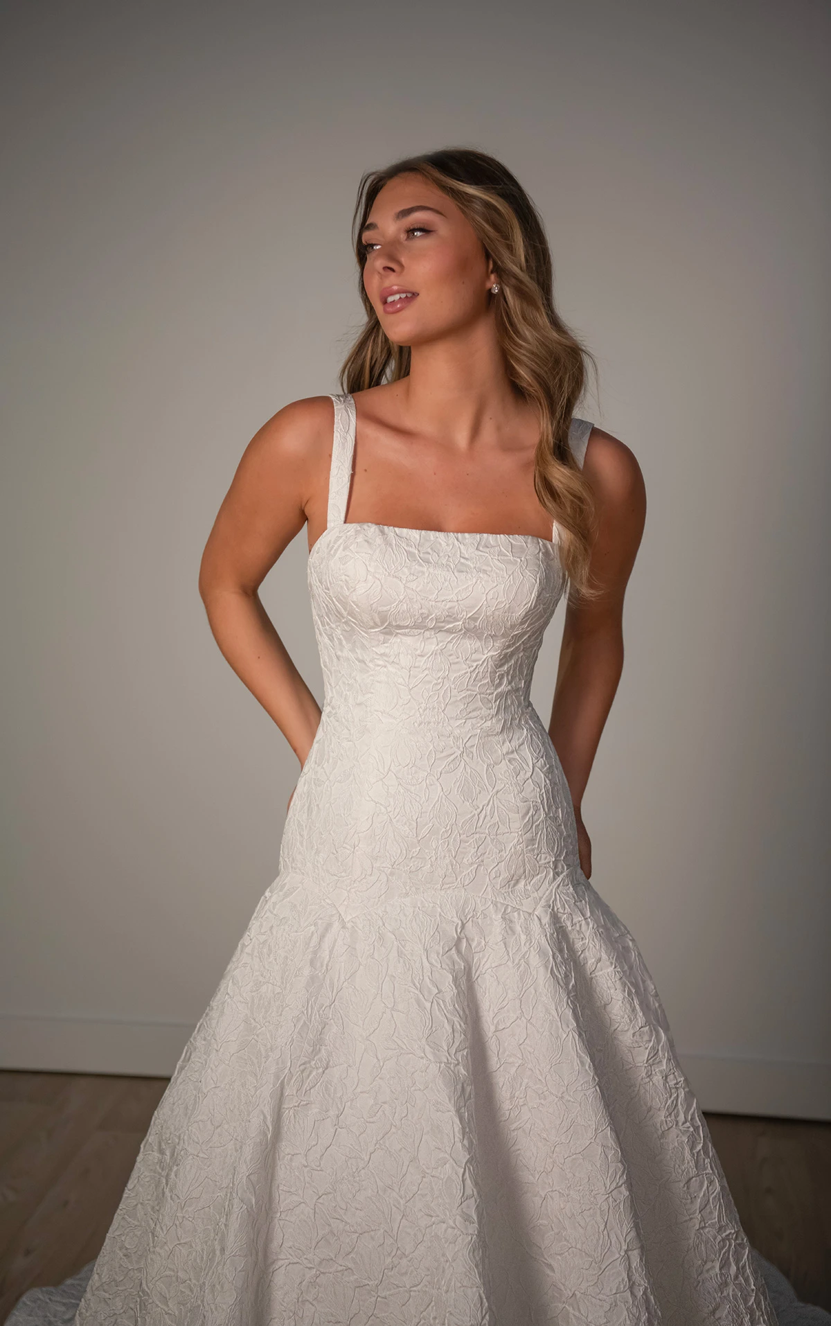 sy8202 Fit-and-Flare-Brautkleid aus Jacquard mit tiefer Taille  by Stella York
