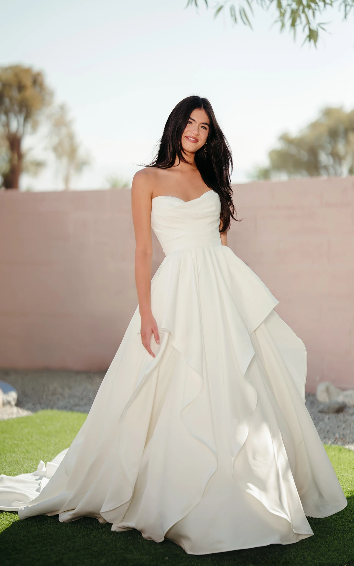 Trägerloses A-Linien-Brautkleid aus Satin mit Rüschen-Pick-Ups, SY8212, byStella York
