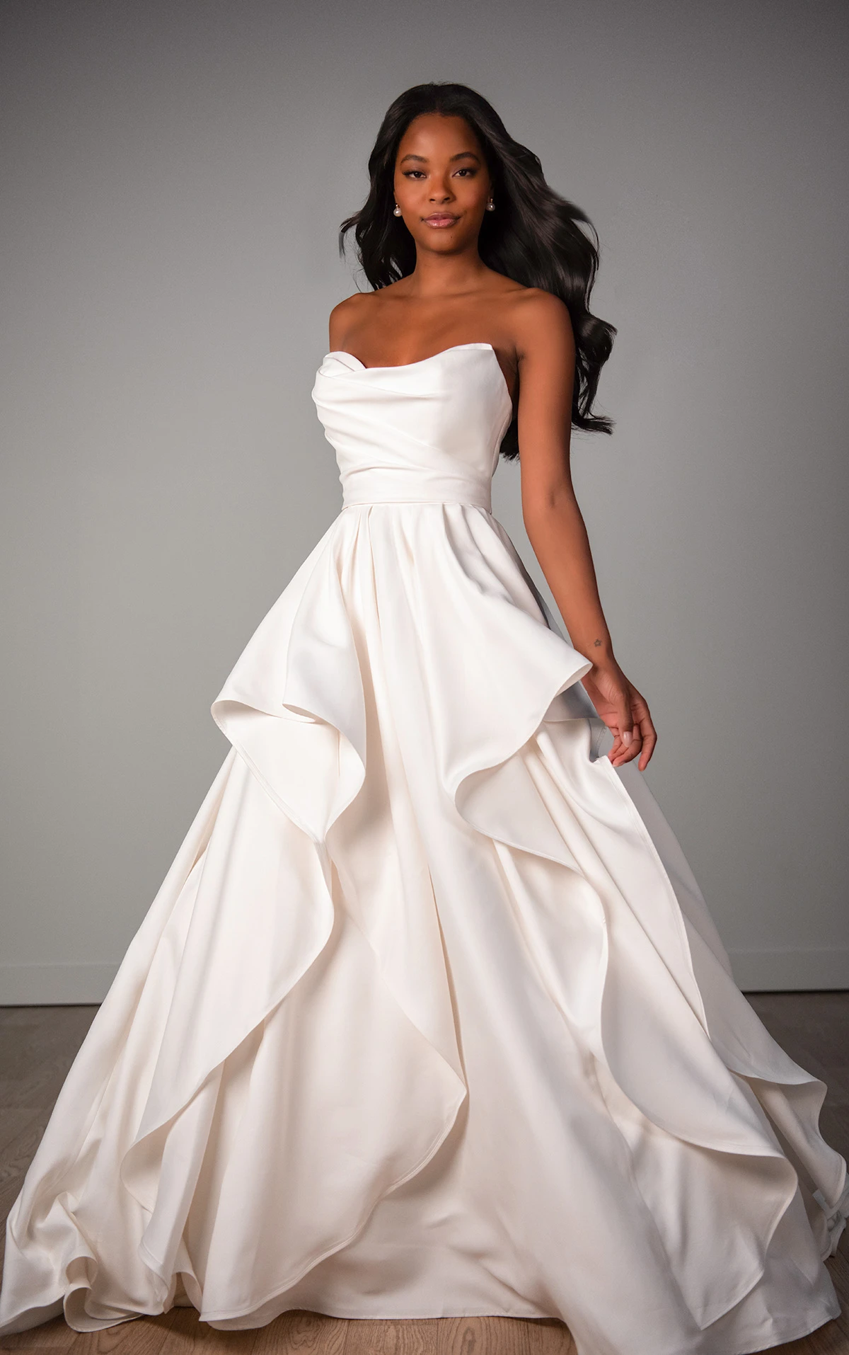 sy8212 Trägerloses A-Linien-Brautkleid aus Satin mit Rüschen-Pick-Ups  by Stella York