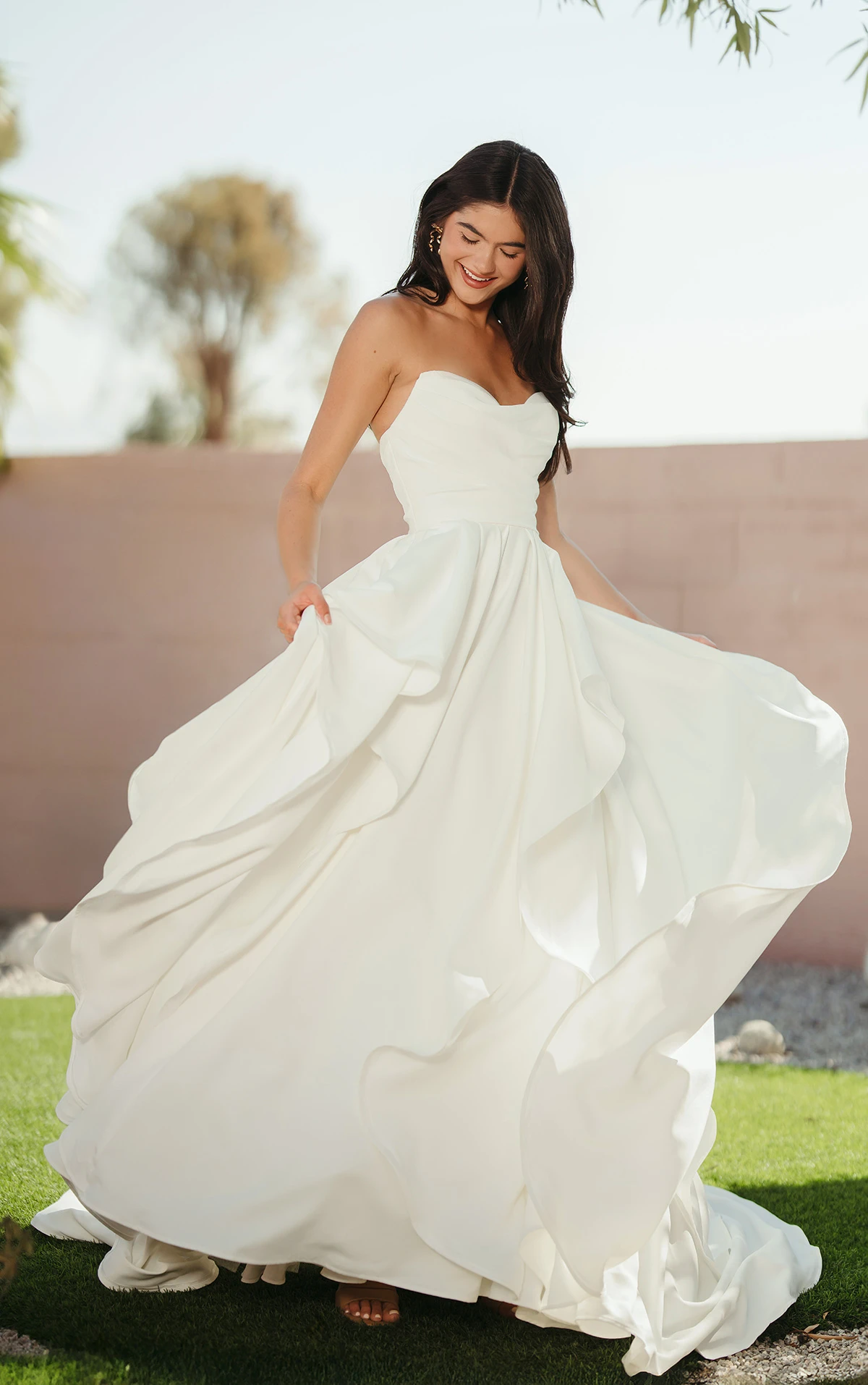 sy8212 Trägerloses A-Linien-Brautkleid aus Satin mit Rüschen-Pick-Ups  by Stella York