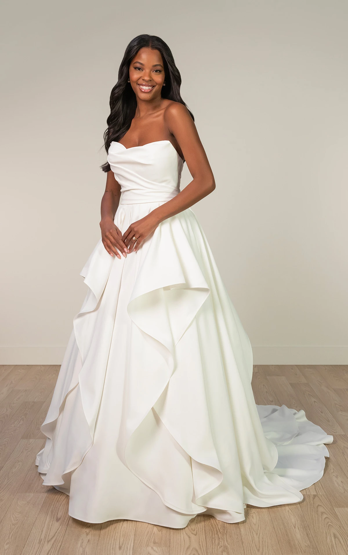 sy8212 Trägerloses A-Linien-Brautkleid aus Satin mit Rüschen-Pick-Ups  by Stella York