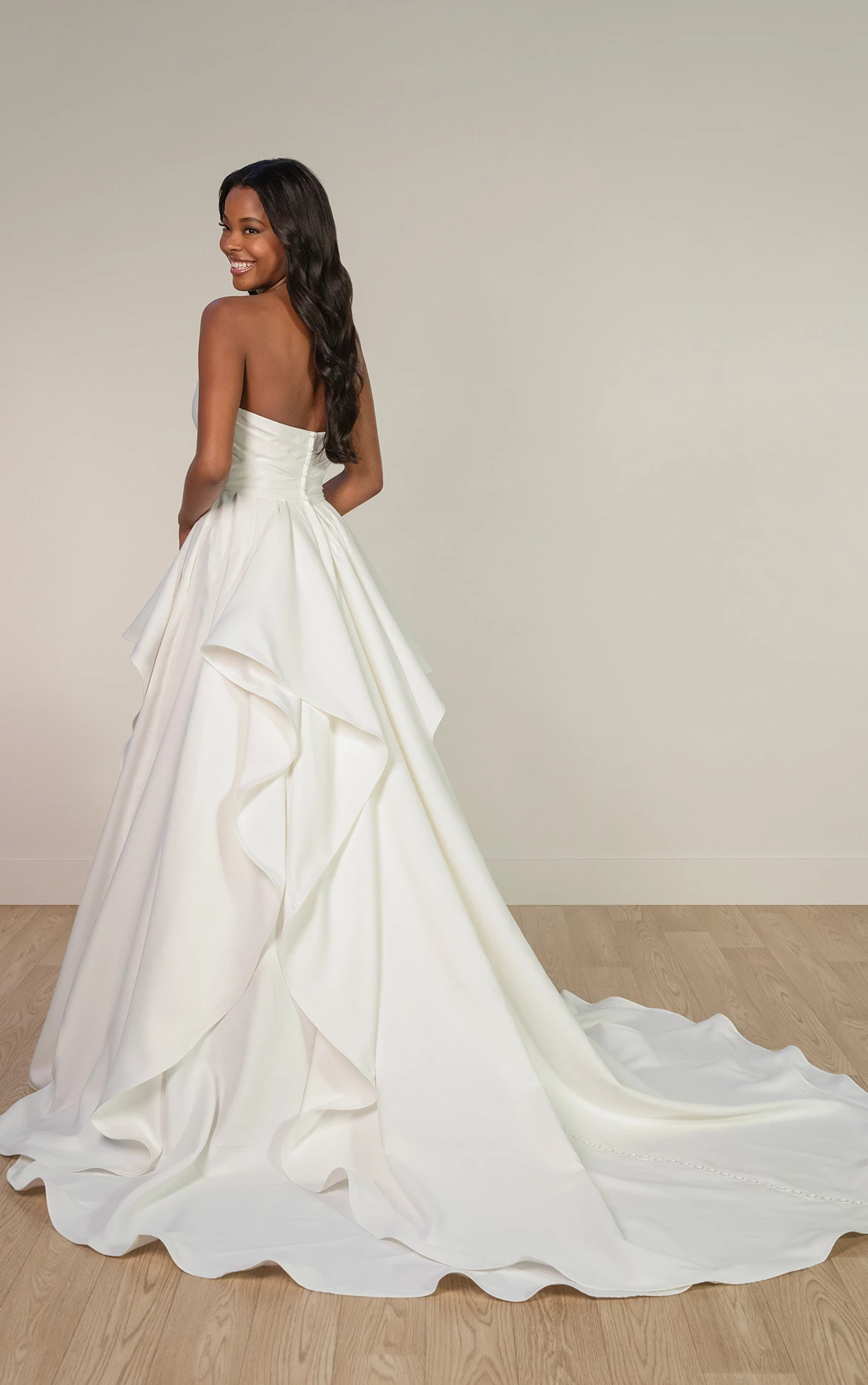 sy8212 Trägerloses A-Linien-Brautkleid aus Satin mit Rüschen-Pick-Ups  by Stella York
